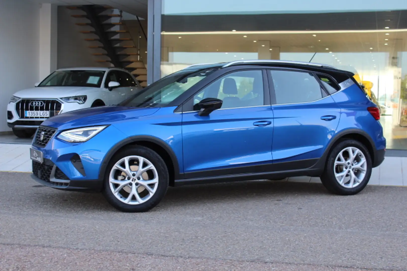 SEAT Arona 1.0 TSI S&S FR DSG7 XM 110 Azul - 2