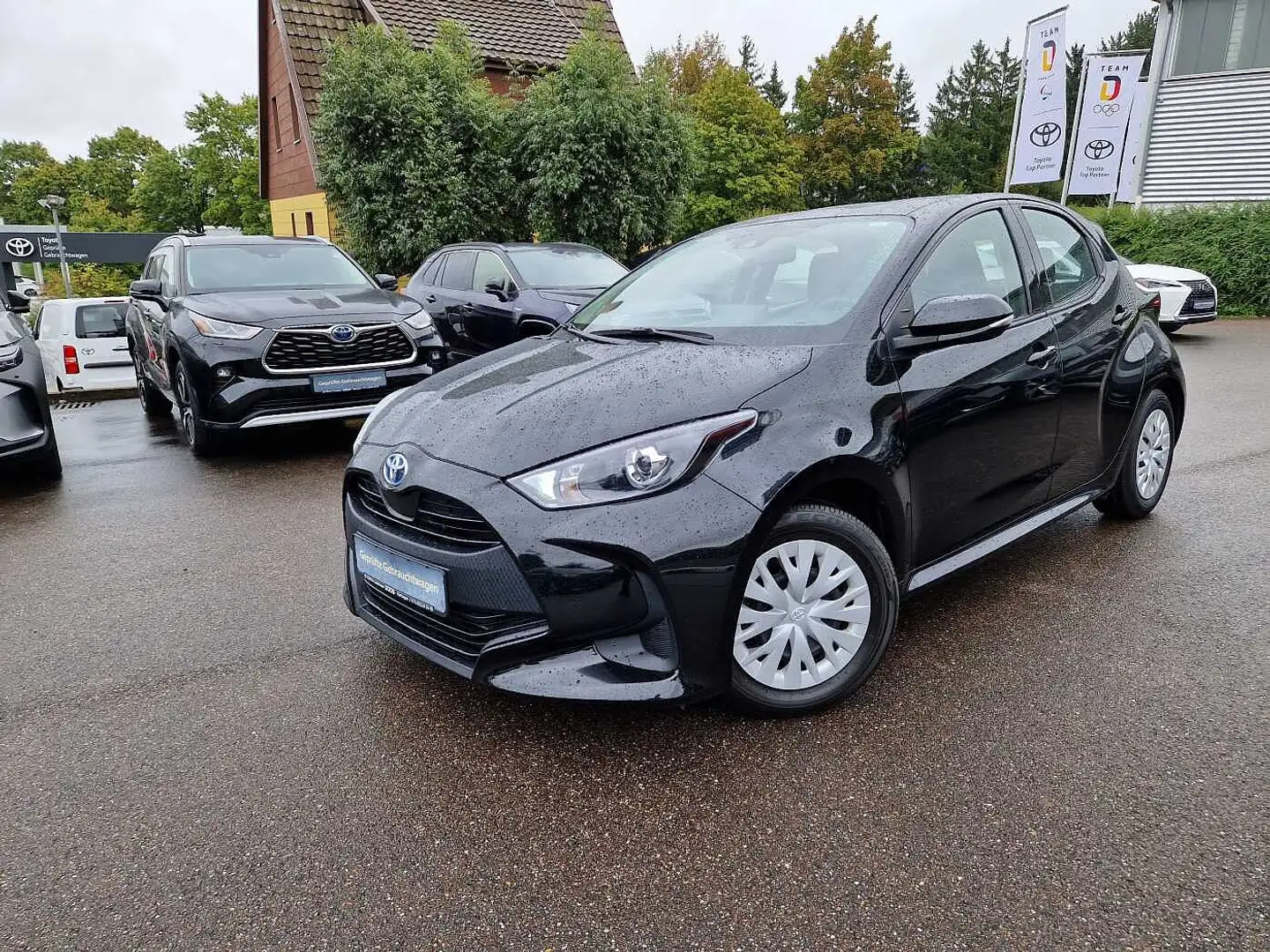 Toyota Yaris Hybrid 5-Türer 1.5 VVT-i Business Edition Schwarz - 1