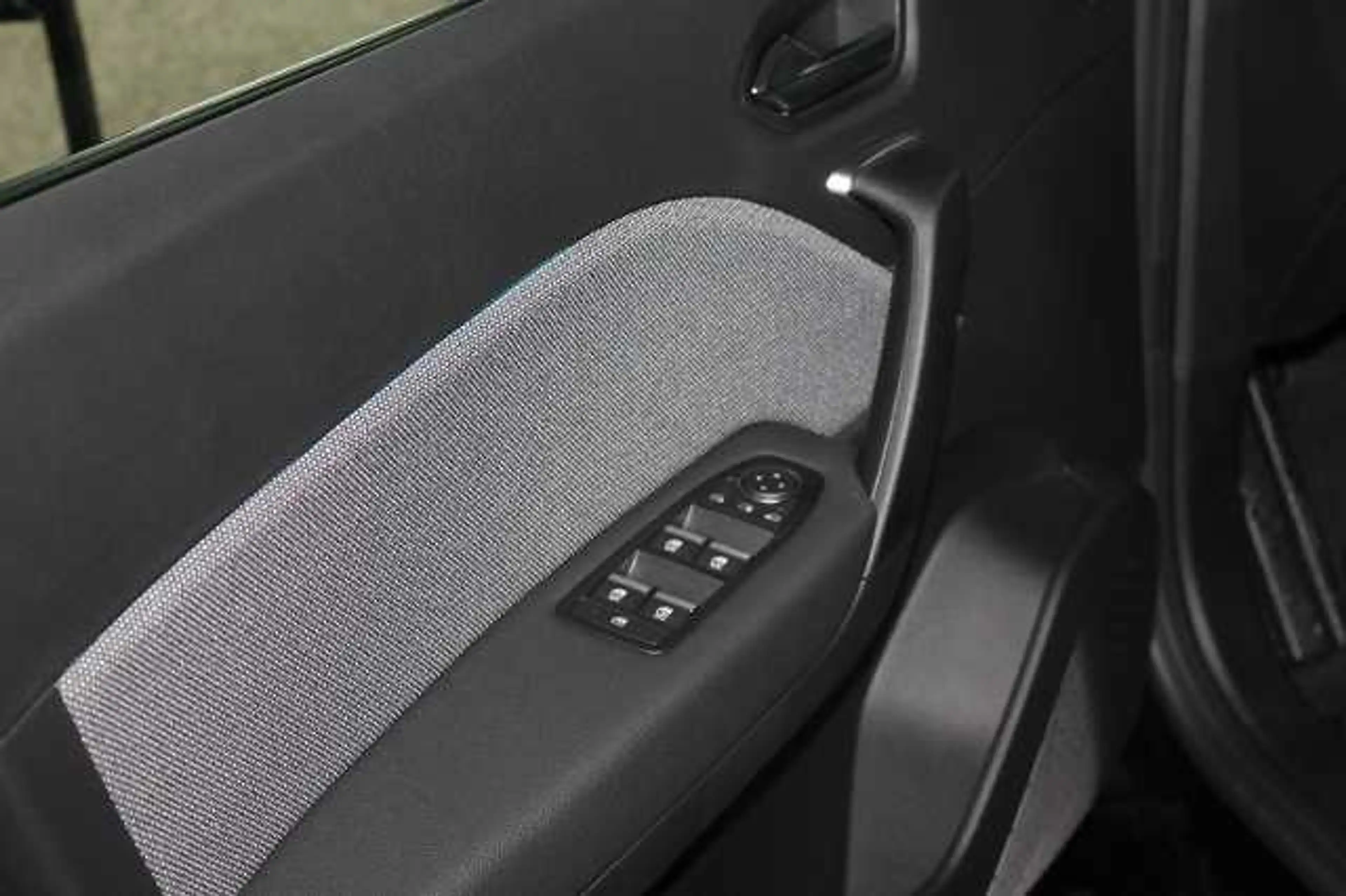 Mitsubishi Grandis Intro Edition 1.3 T-Benziner 7-DCT — photo 8