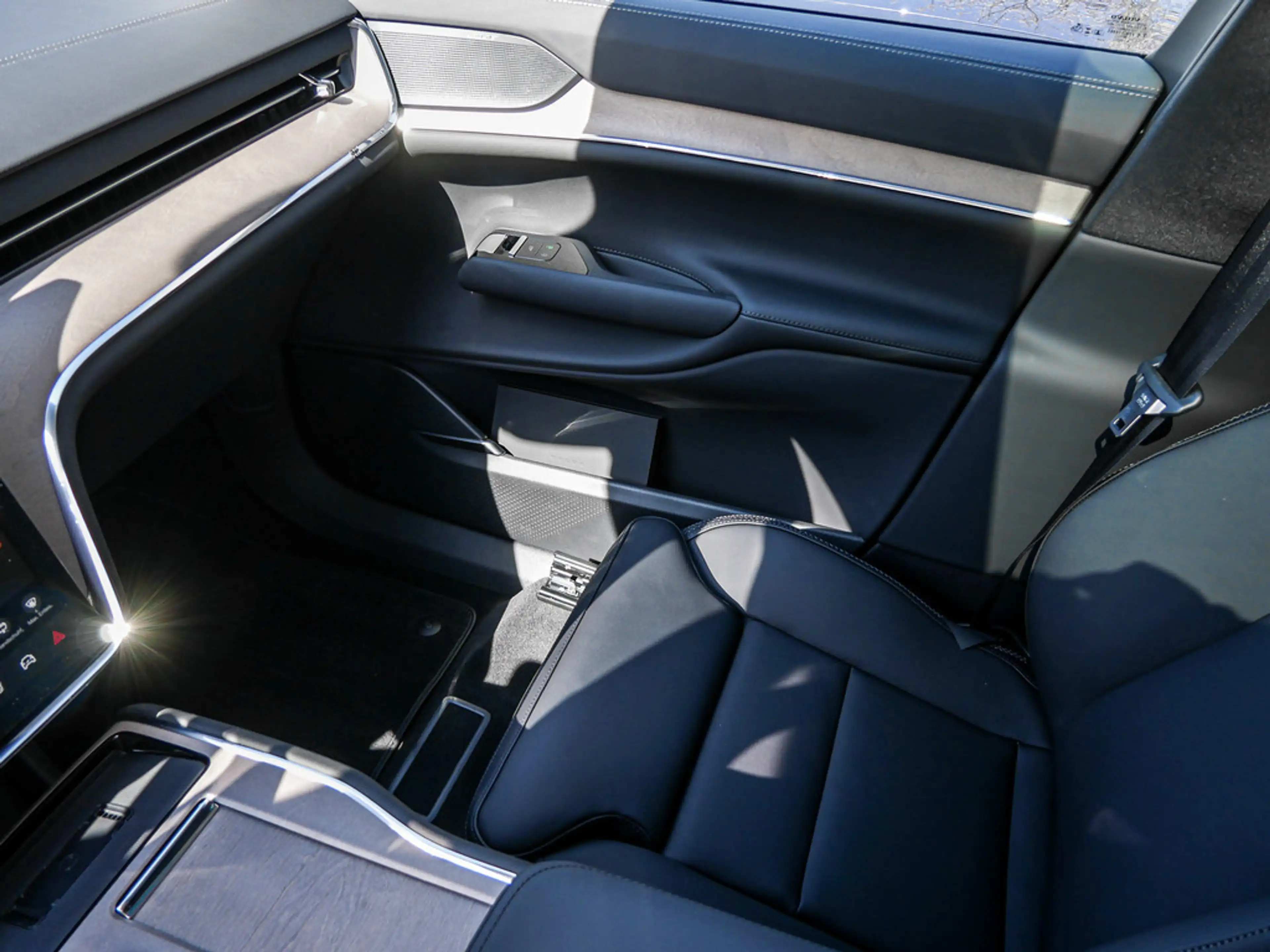 Volvo EX90 Ultra Performance Pure Electric AWD — photo 15