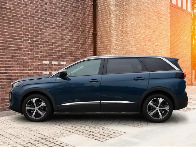 Peugeot 5008 view 3