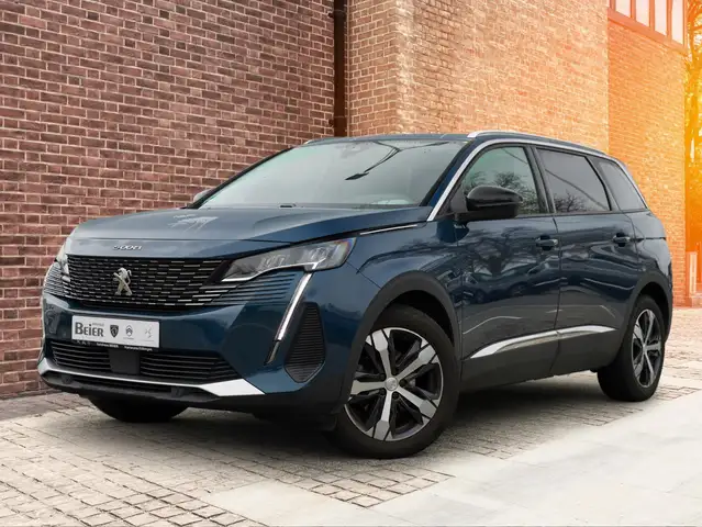 Peugeot 5008 view 2