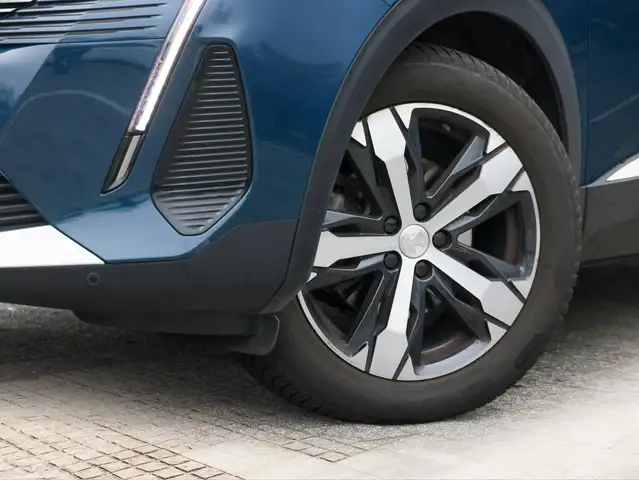Peugeot 5008 view 5