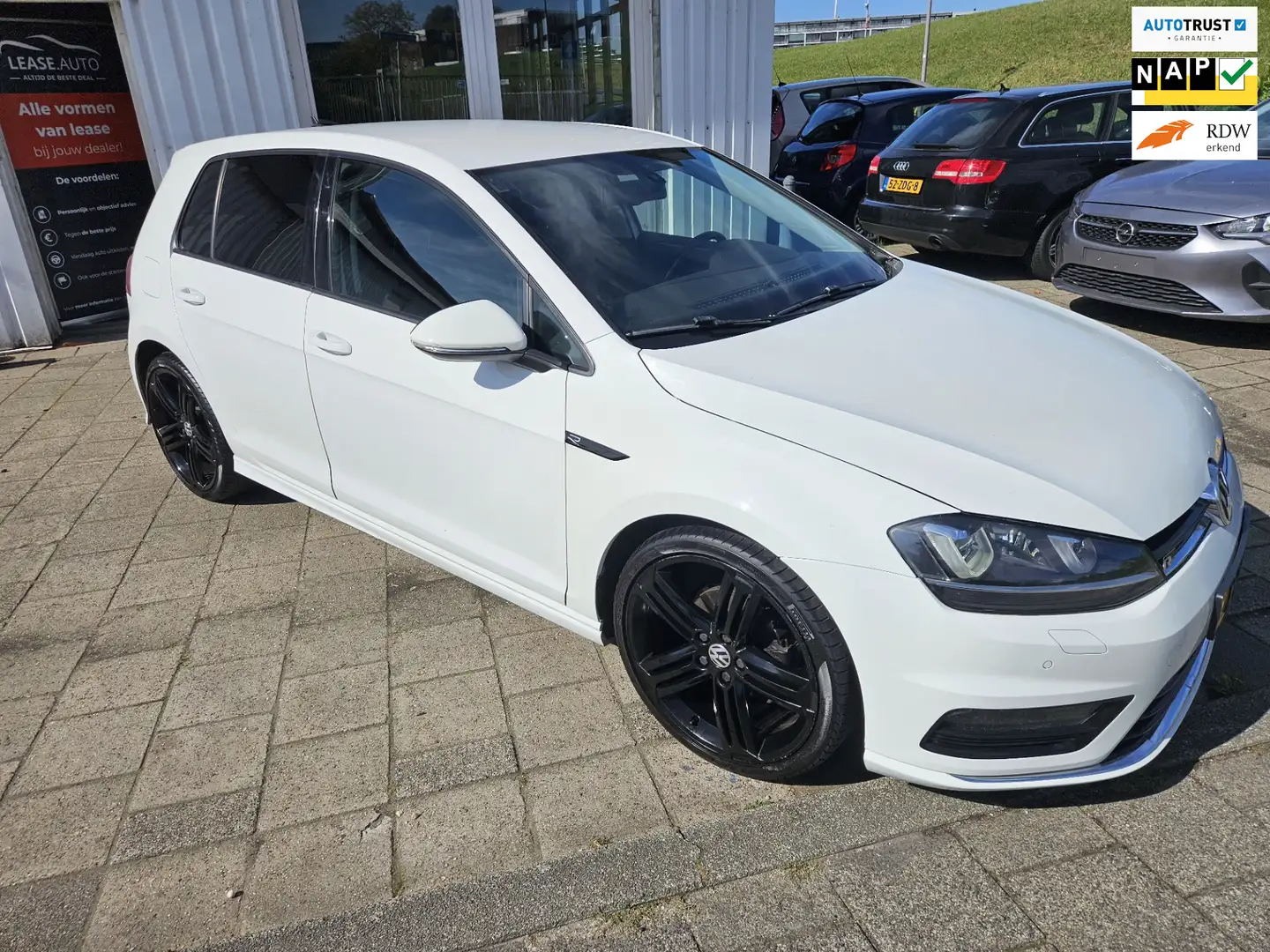 Volkswagen Golf 1.2 TSI Connected Series Wit - 1
