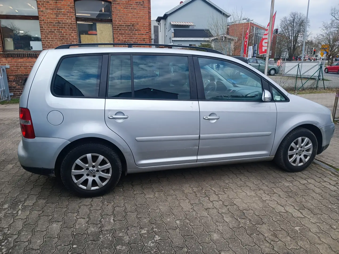 Volkswagen Touran Touran 1.6  Trendline,Klima,Alufelgen - 2