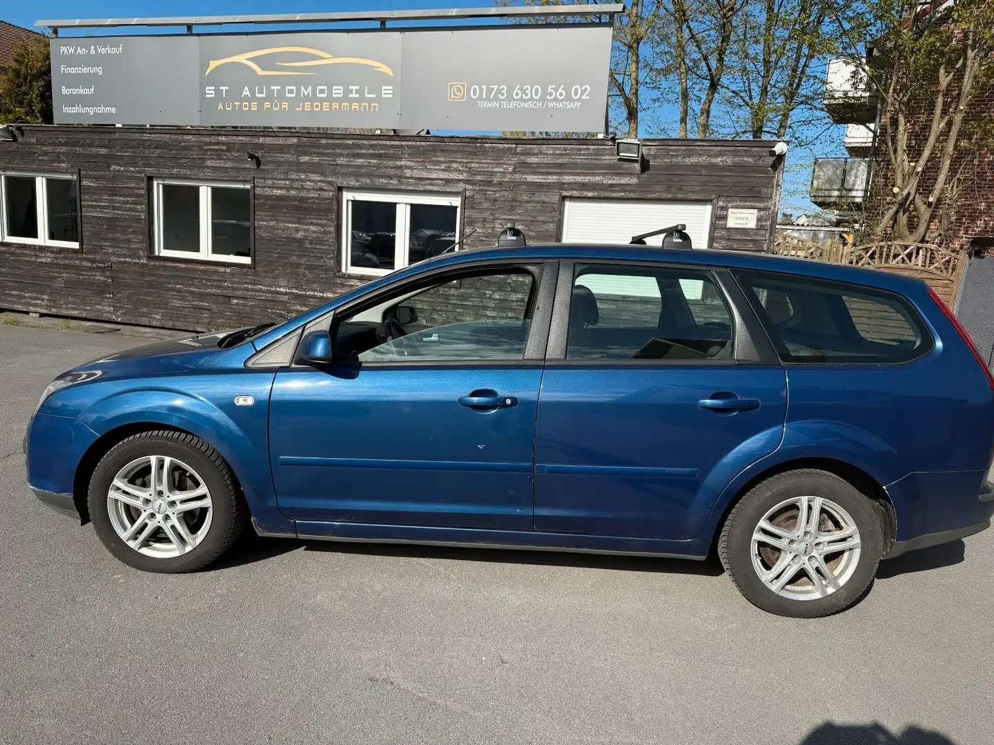 Ford Focus Turnier 1.6 Fun X KLIMA*ALU*BC*MFL*TÜV NEU Bleu - 2