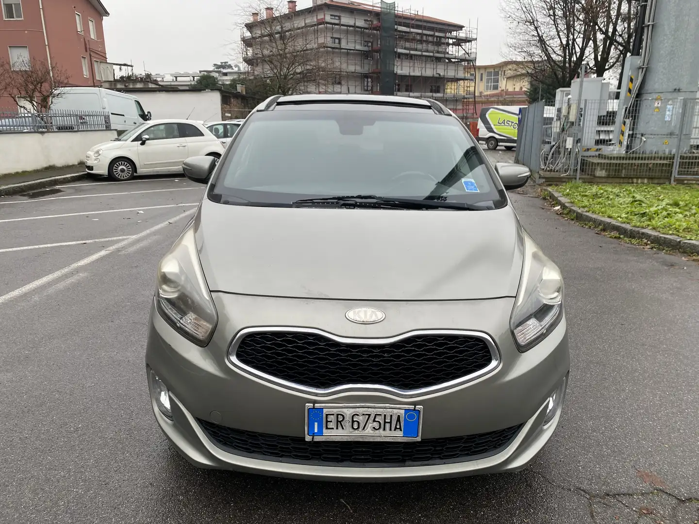 Kia Carens 1.6 TDI  7 POSTI Gris - 2