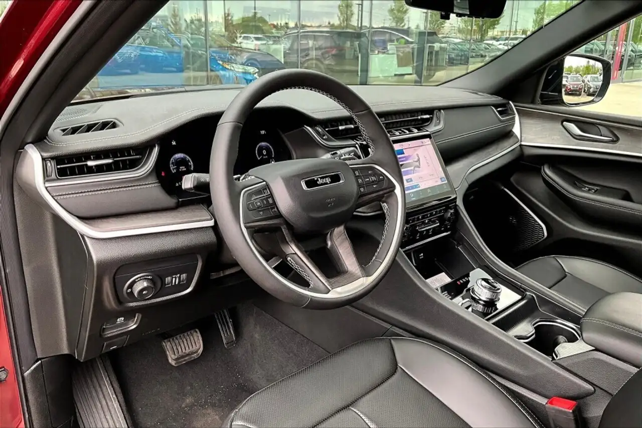 Jeep Grand Cherokee снимка Jeep Grand Cherokee