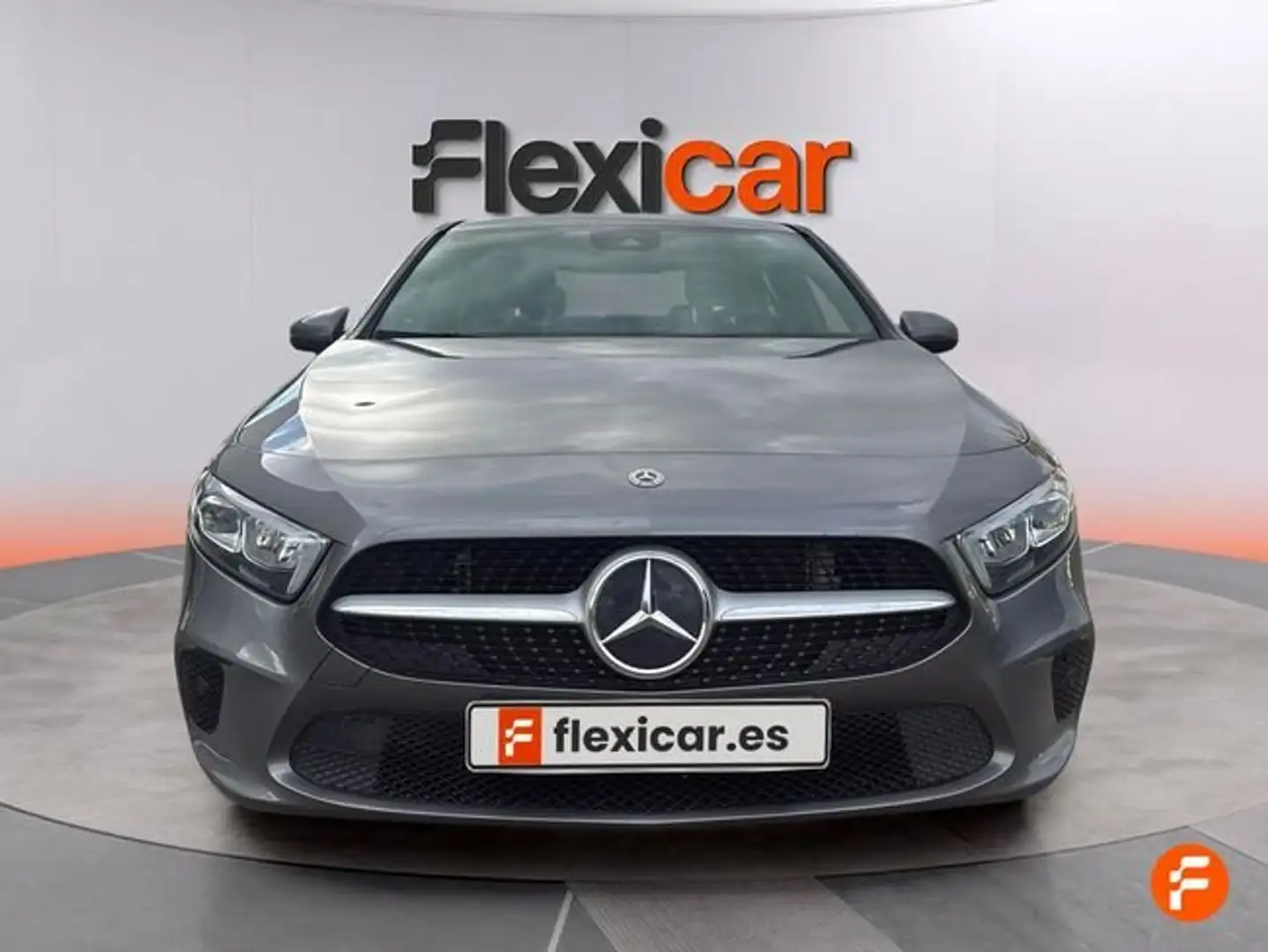 Mercedes-Benz A 180 Sedán d Gris - 2