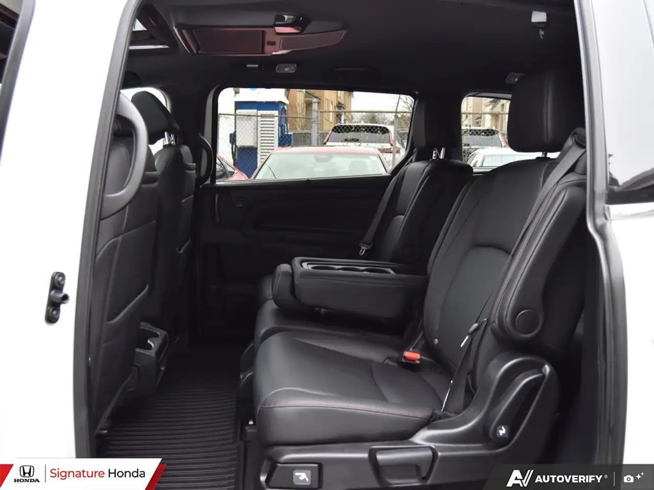Honda Odyssey снимка Honda Odyssey