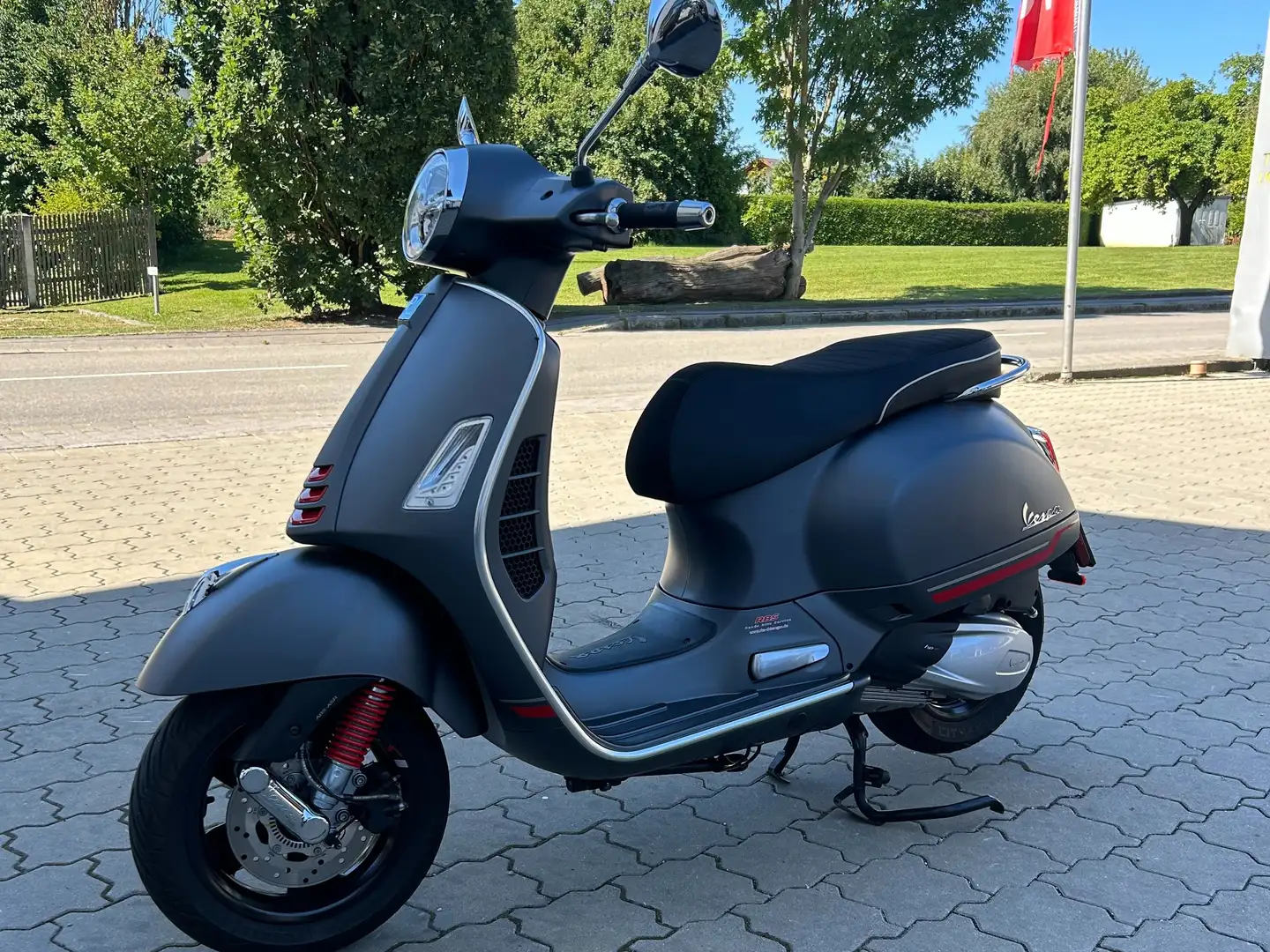 Vespa GTS 300 HPE Grigio - 1