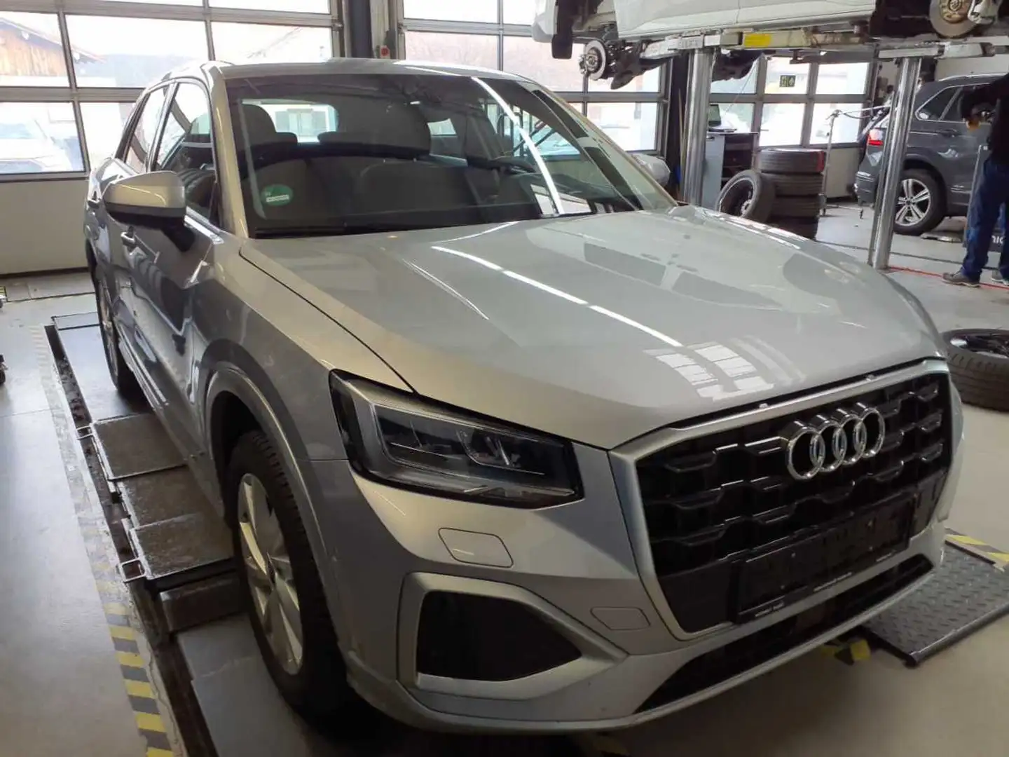 Audi Q2 35 TDI Advanced LED Shz Silber - 1