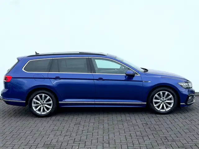Volkswagen Passat view 4
