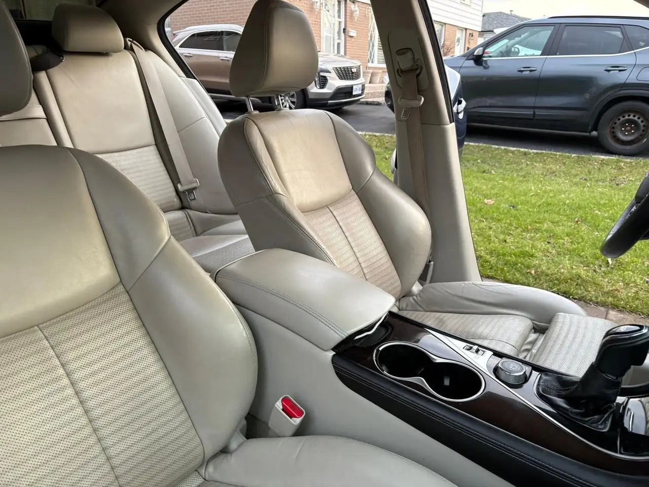 Infiniti Q50 снимка Infiniti Q50