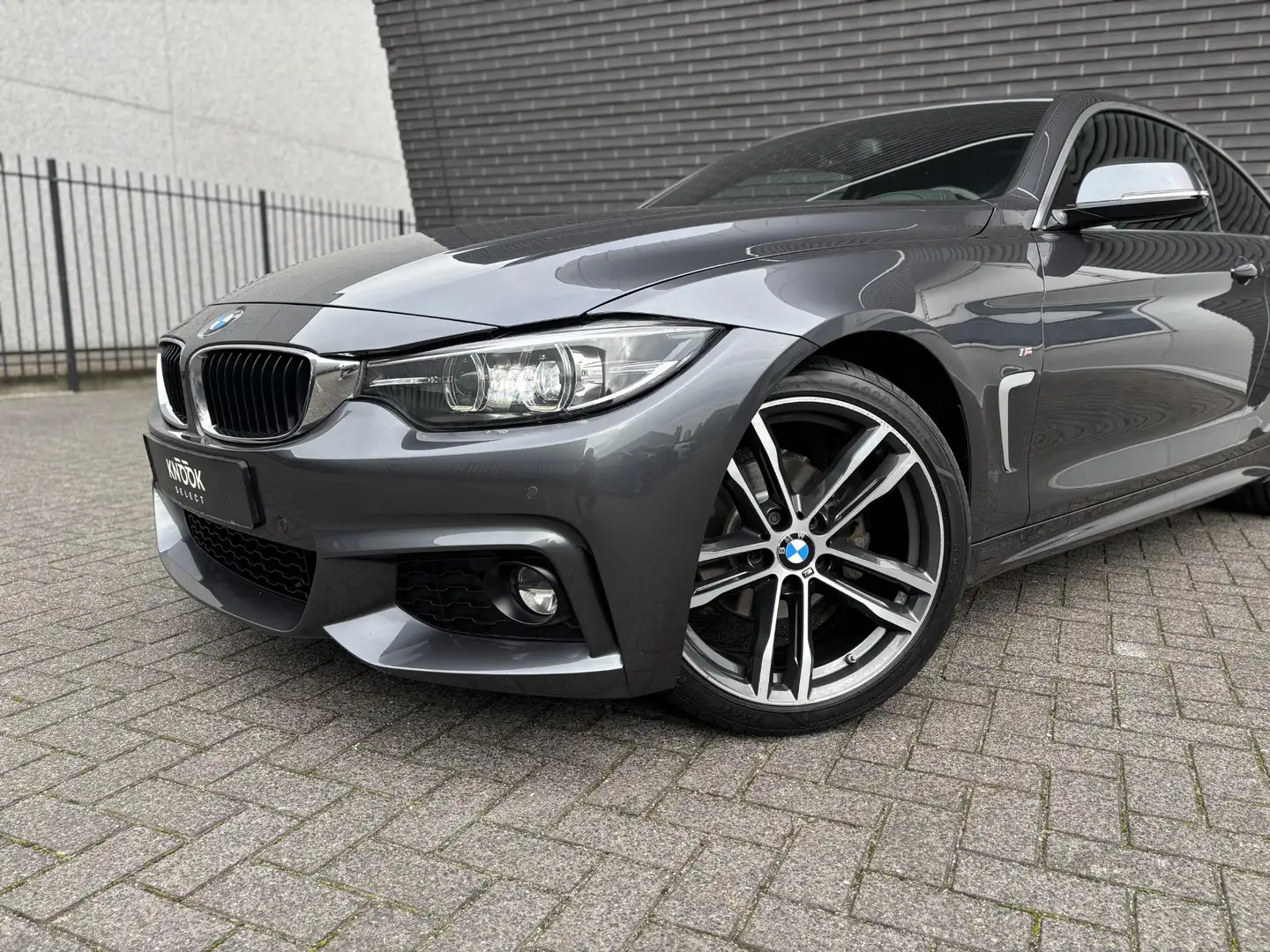 BMW 420 4-serie Coupé 420i High Executive M Sport Pakket A Grijs - 2