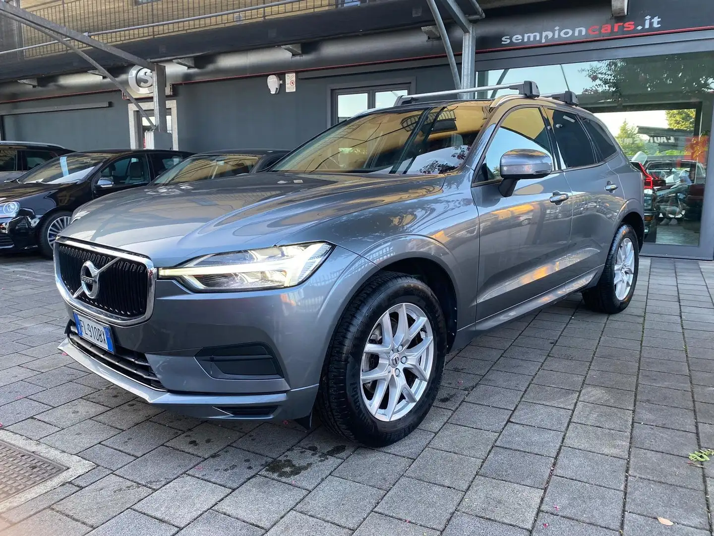 Volvo XC60 2.0 d4 Business awd geartronic Grigio - 1