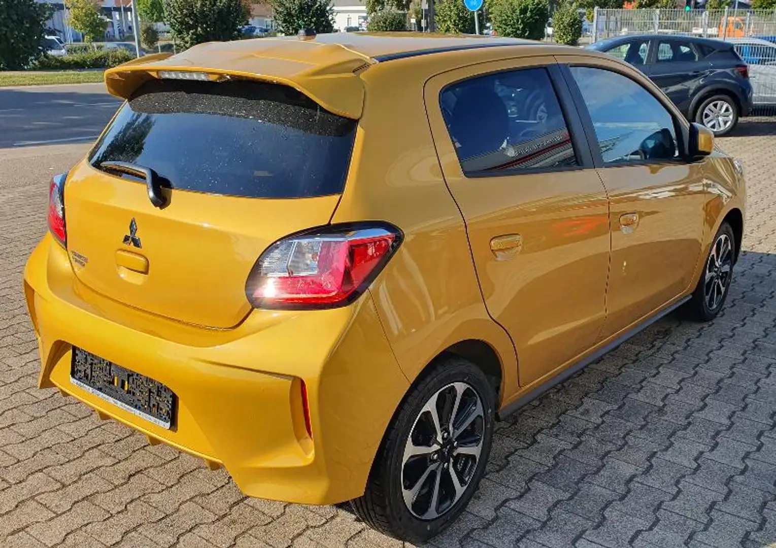 Mitsubishi Space Star Select+ 1.2 MIVEC ClearTec 5-Gang Gelb - 2