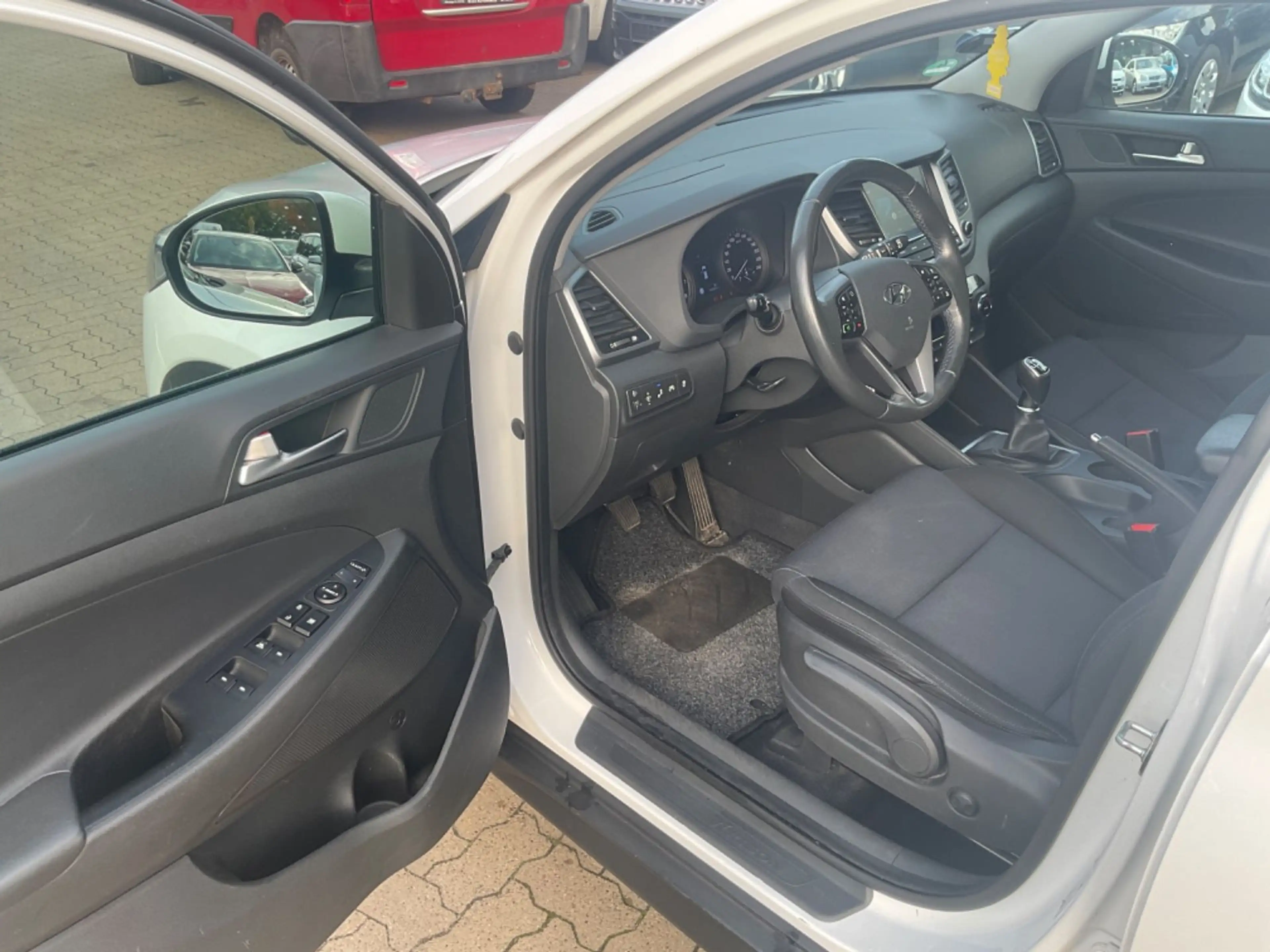 Hyundai TUCSON blue Intro Edition TÜV 04.2028 — photo 10