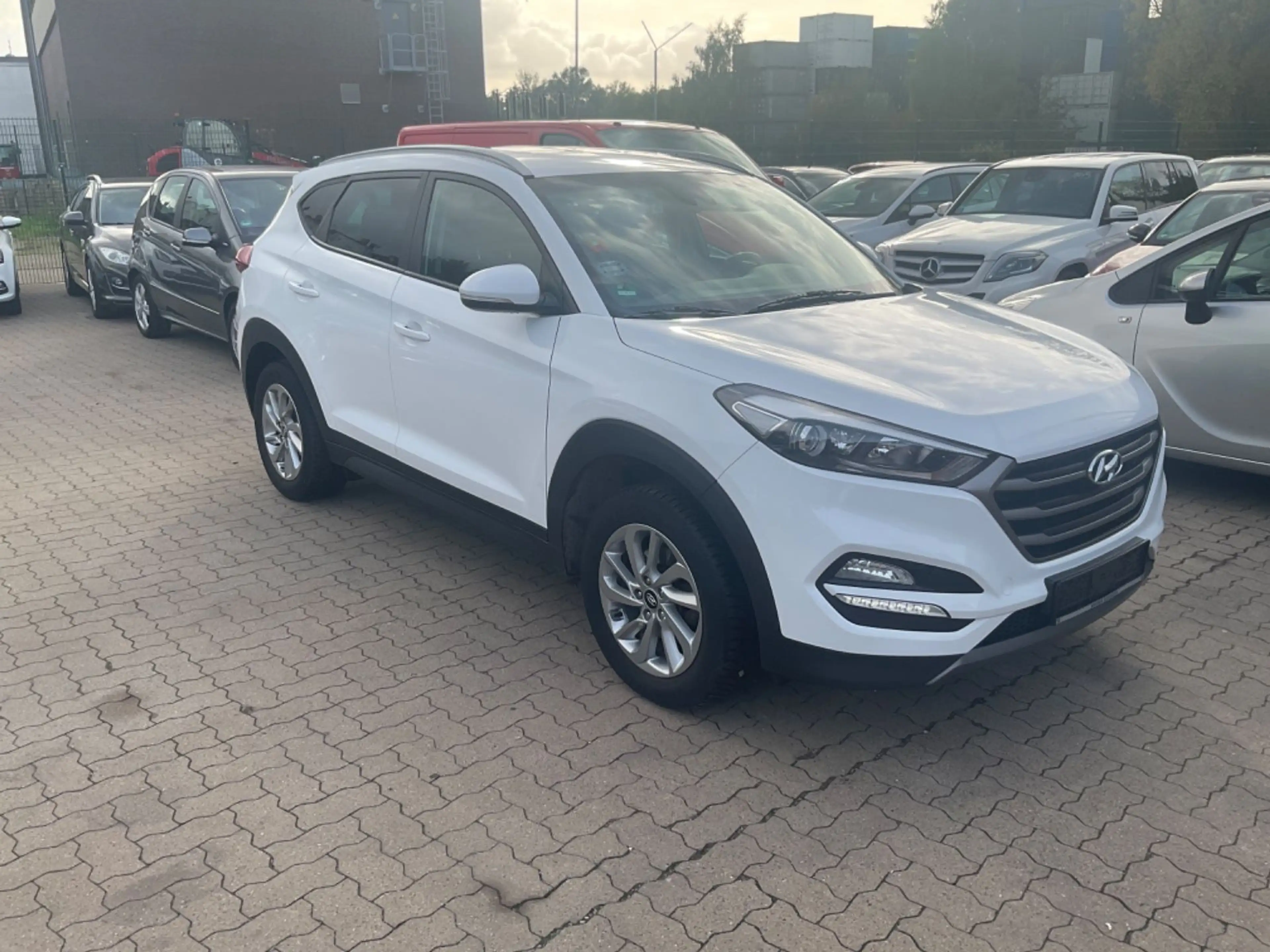 Hyundai TUCSON blue Intro Edition TÜV 04.2028