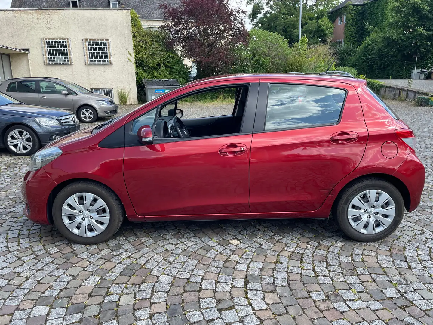 Toyota Yaris 1.3 16V Life Automatik* 1 Hand Rosso - 2