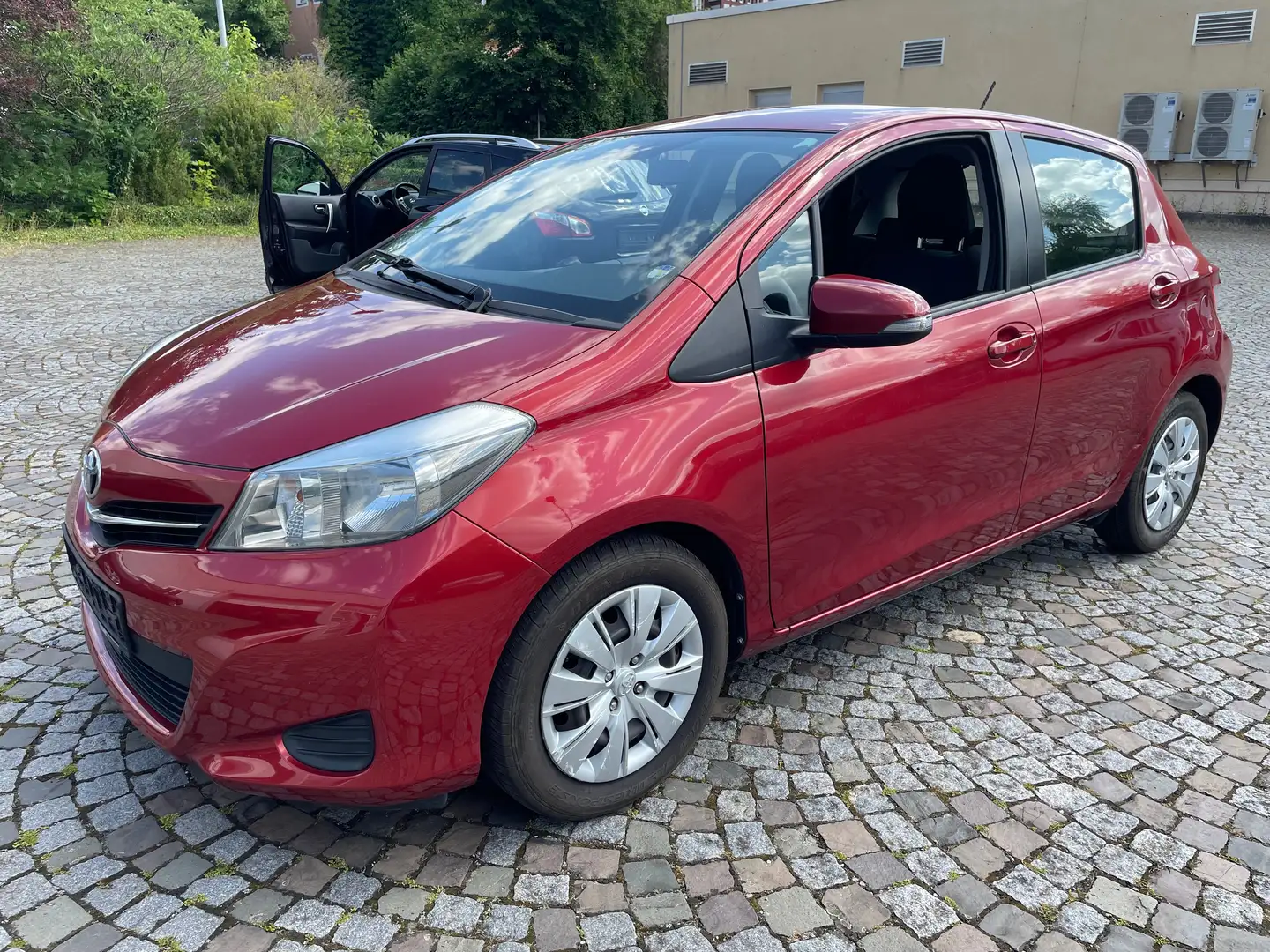 Toyota Yaris 1.3 16V Life Automatik* 1 Hand Rosso - 1
