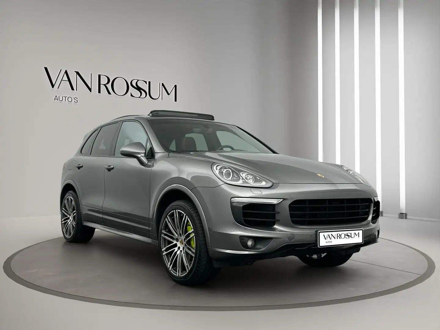 Porsche Cayenne 3.0 S E-Hybrid Panorama Bose Luchtvering Trekhaak Grijs - 1