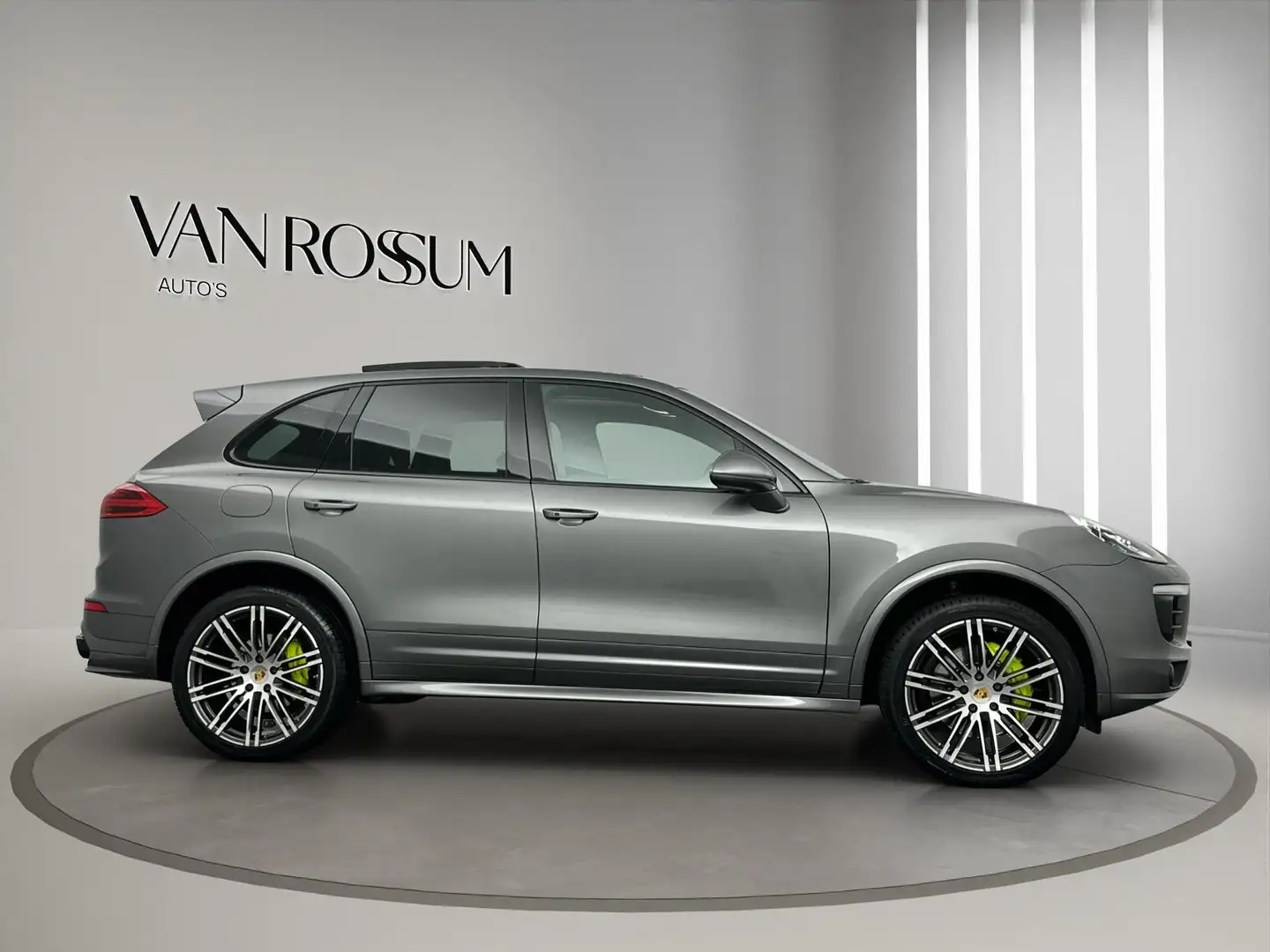 Porsche Cayenne 3.0 S E-Hybrid Panorama Bose Luchtvering Trekhaak Grijs - 2