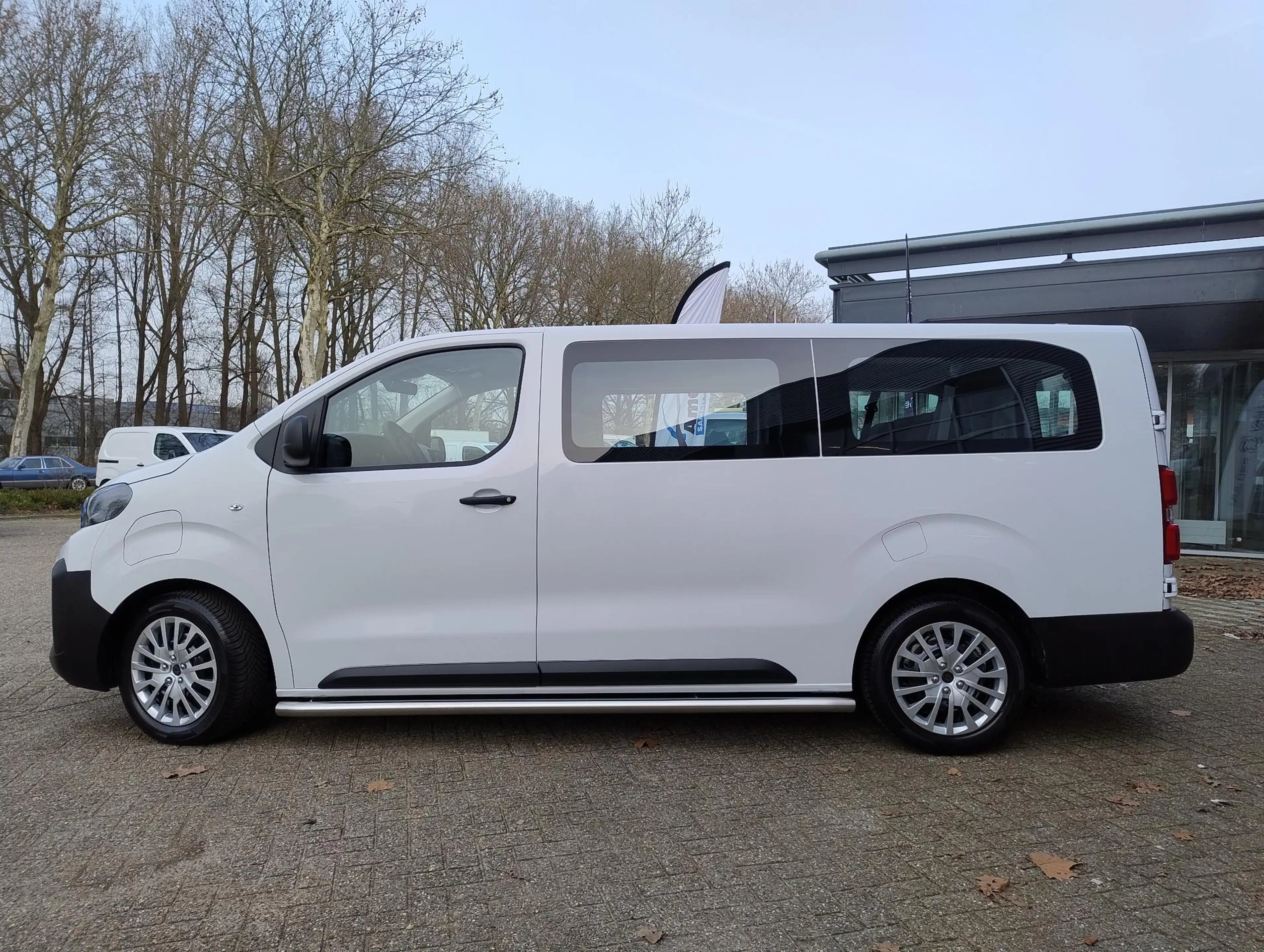 Peugeot e-Expert Combi L3 75kWh 136pk | 9-persoons | 17 inch stalen — photo 10