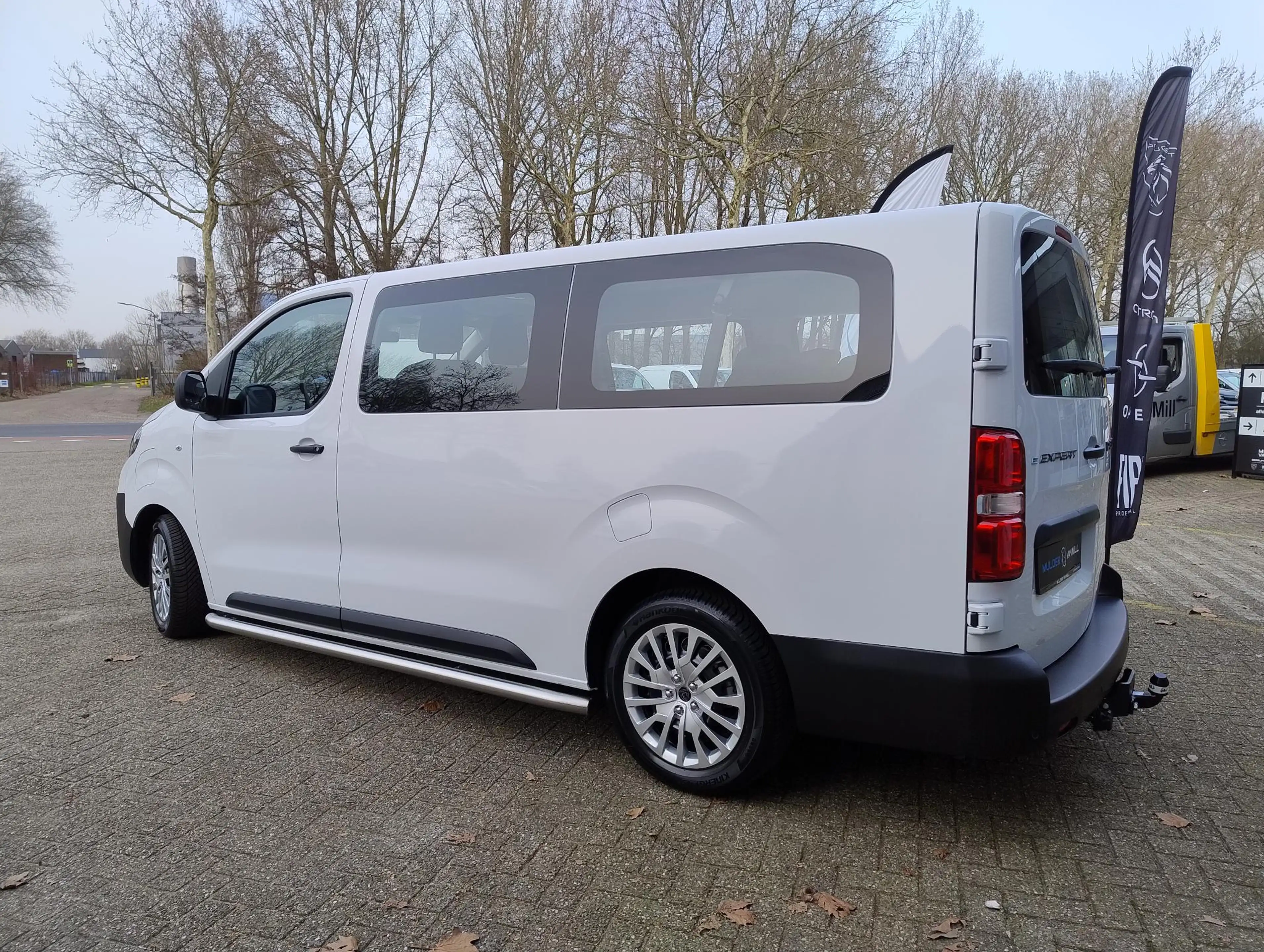 Peugeot e-Expert Combi L3 75kWh 136pk | 9-persoons | 17 inch stalen — photo 9