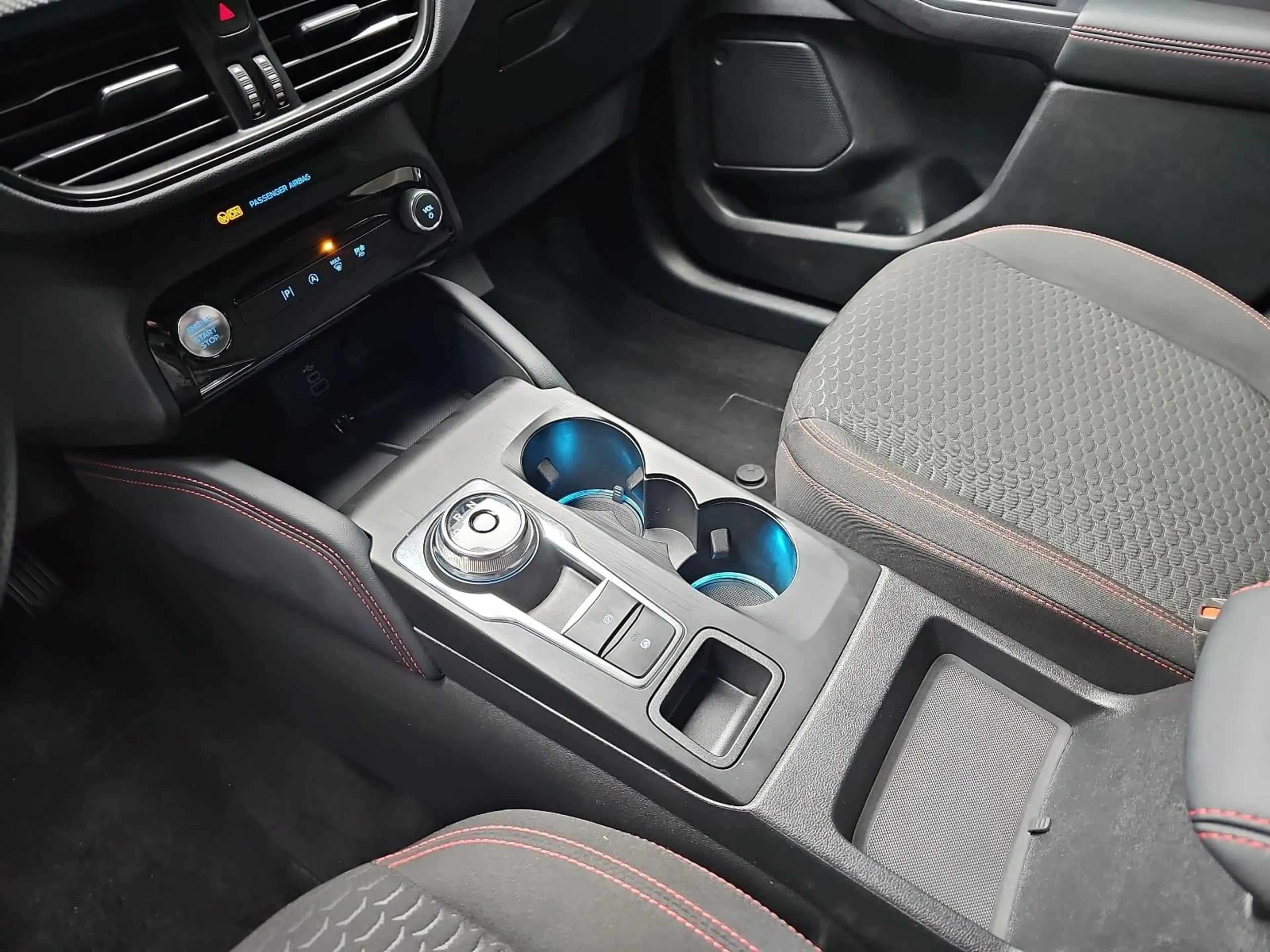 Ford Kuga KUGA 1.5 EB AUTO. ST-LINE NAVI LED KLIMAAUTO WINTE — photo 13
