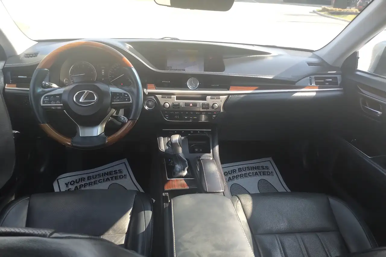 Lexus ES photo Lexus ES