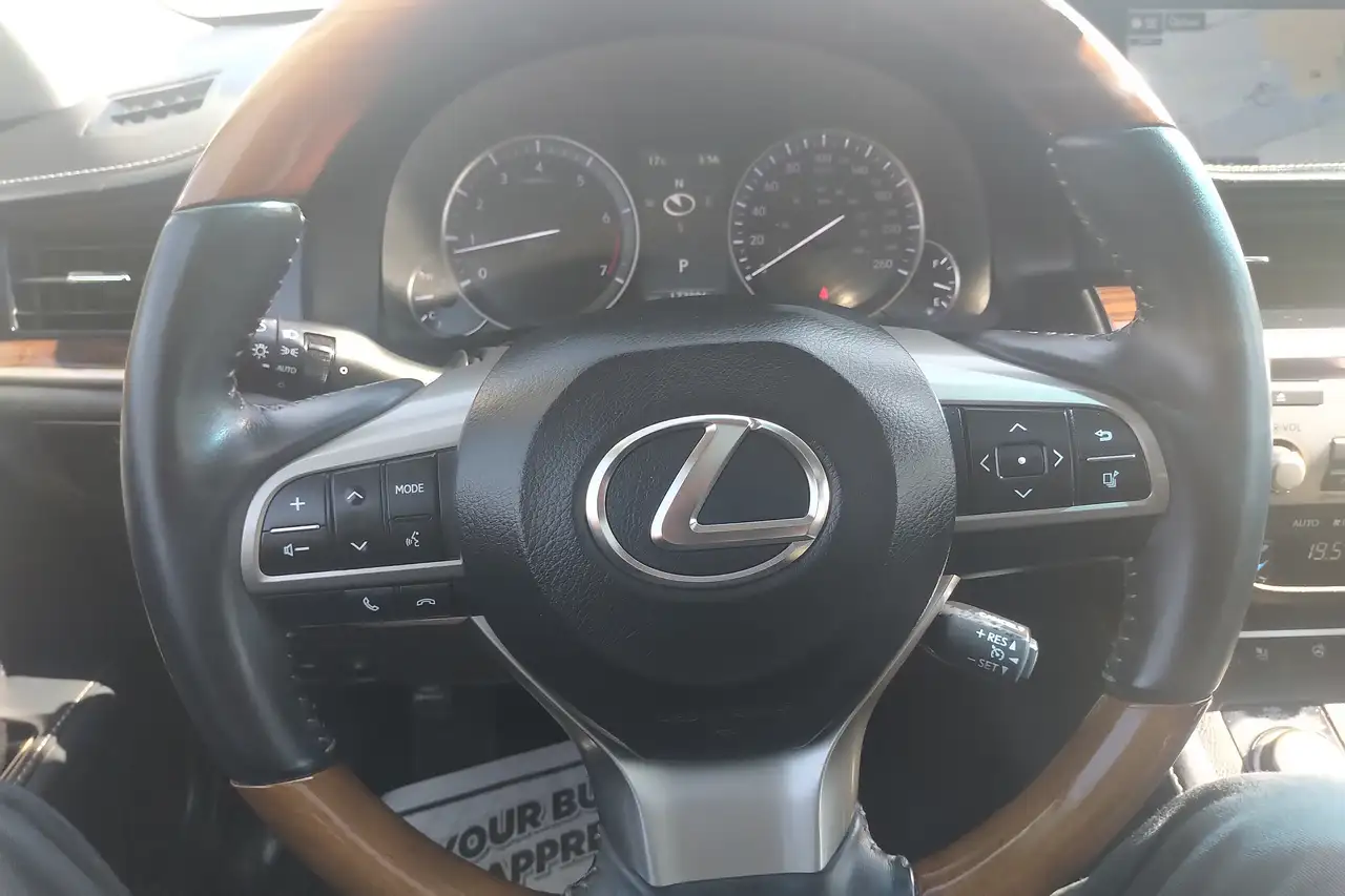 Lexus ES photo Lexus ES
