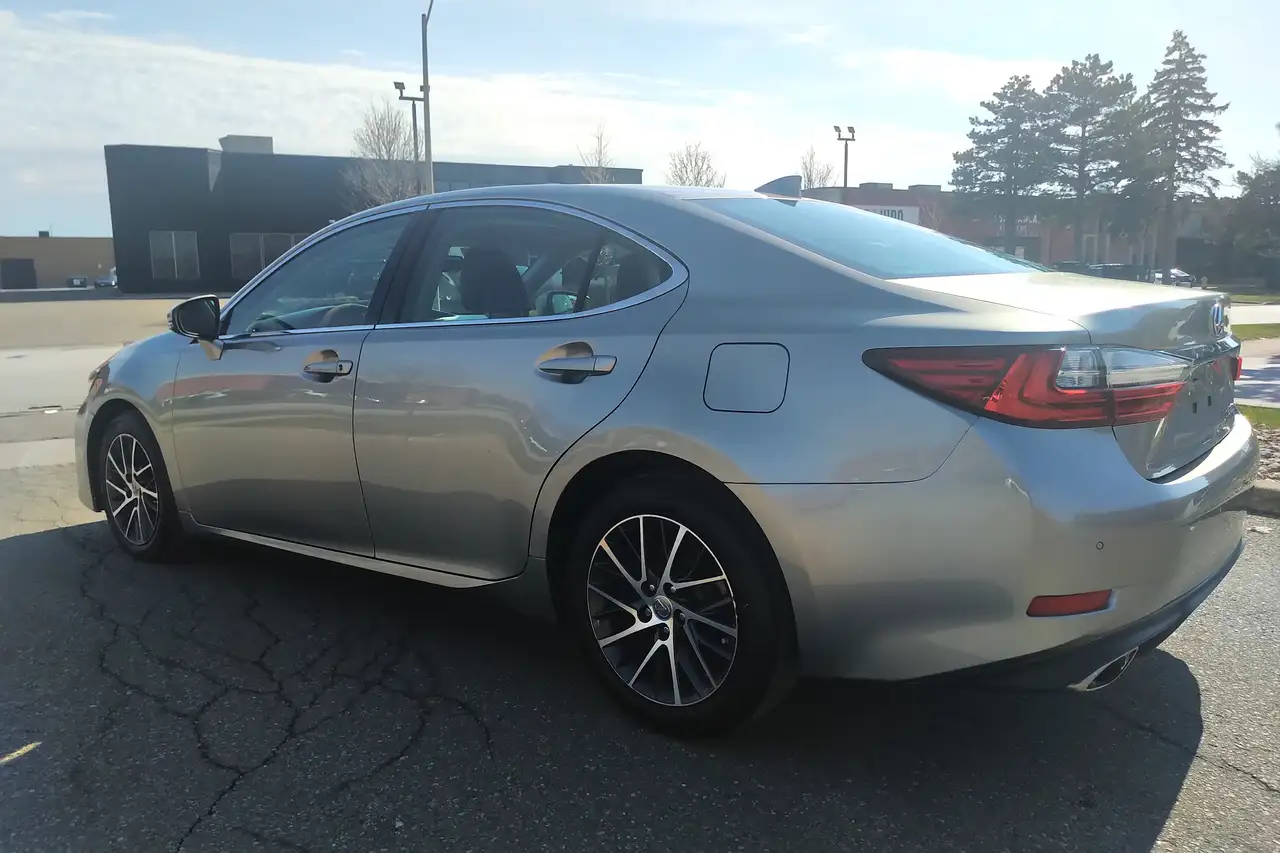Lexus ES photo Lexus ES