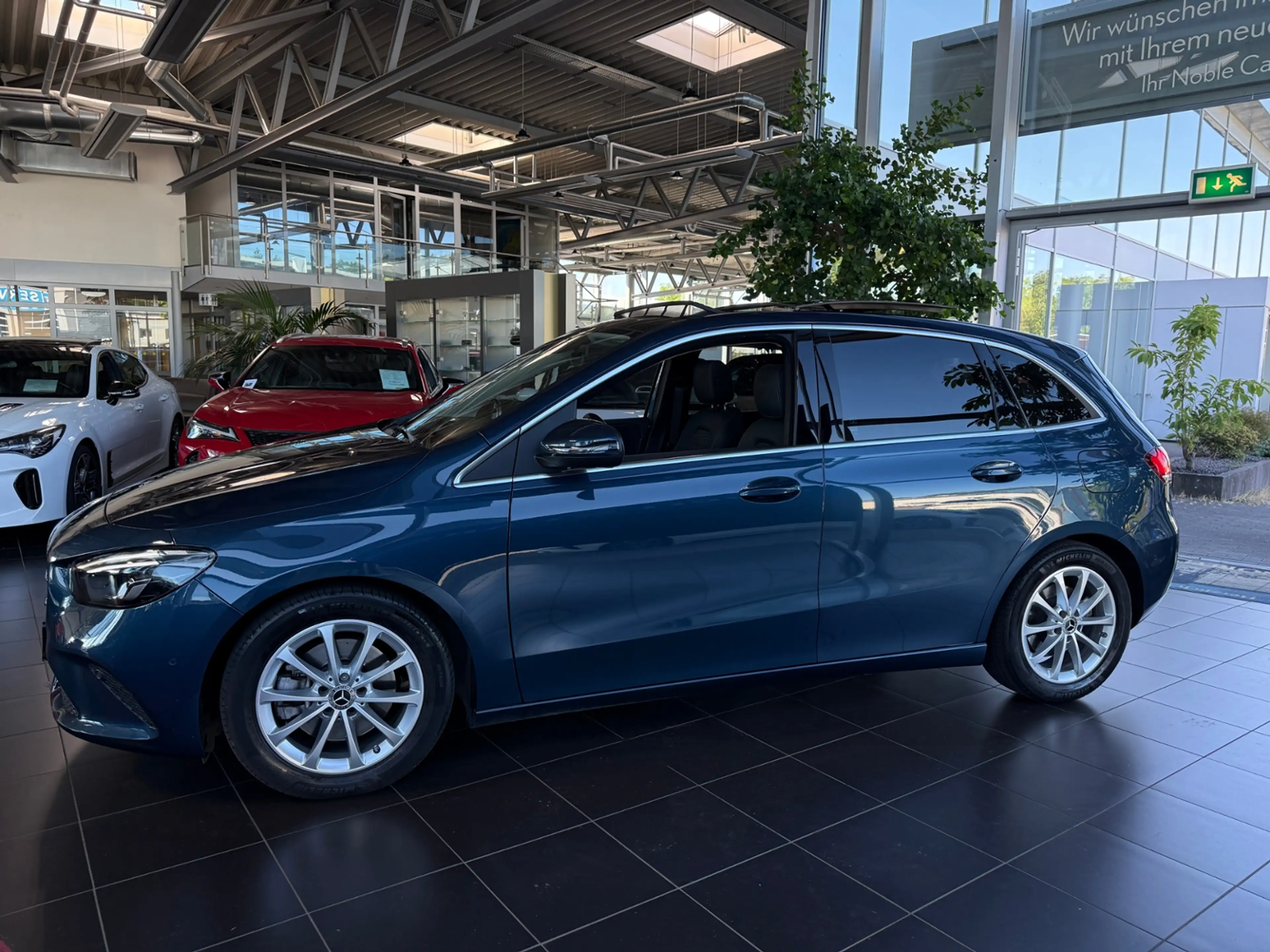 Mercedes-Benz B 220 4Matic PANO LED NAV RFK SHZ ALU — photo 4