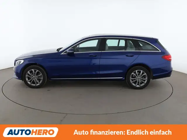 Mercedes-Benz C-Class view 3
