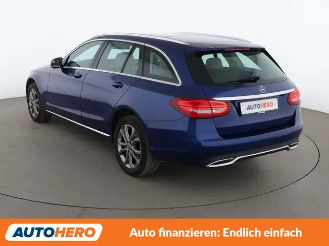 Mercedes-Benz C-Class view 4