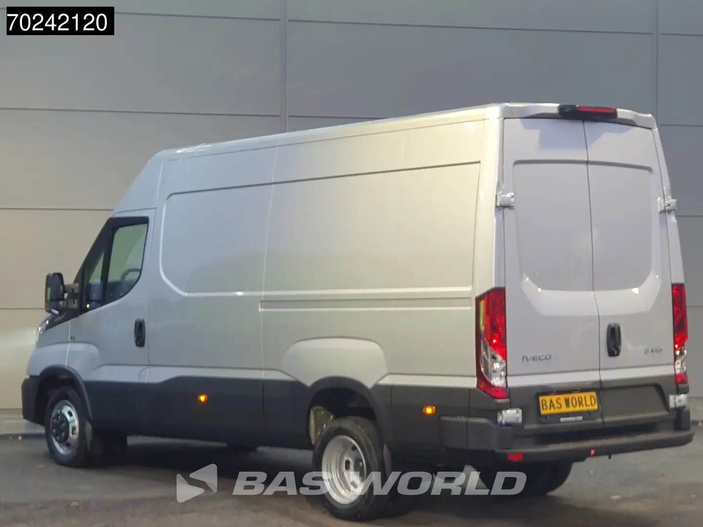 Iveco Daily 35C21 210PK Automaat Dubbellucht L2H2 ACC Navi Cam Plateado - 2