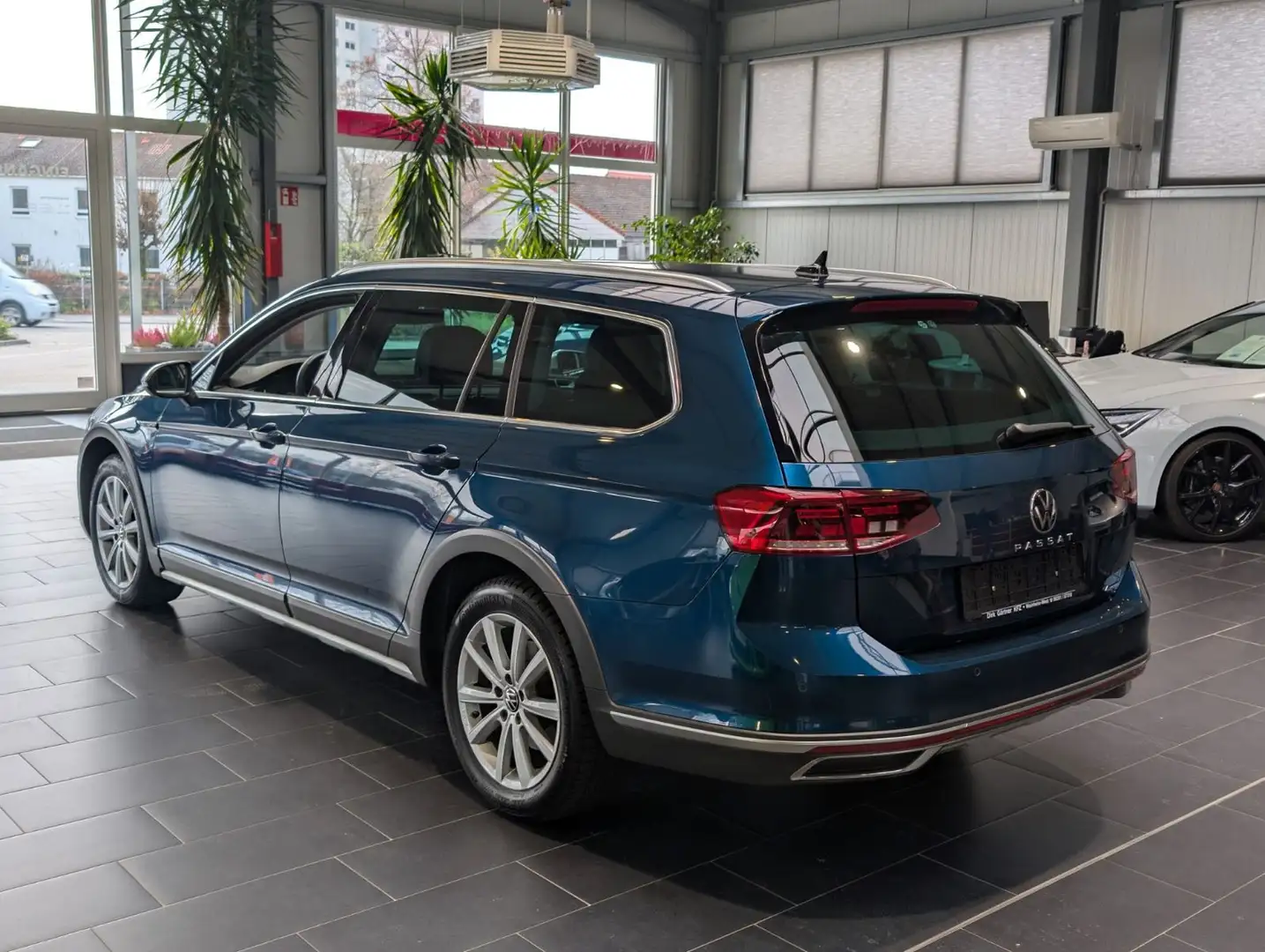 Volkswagen Passat Alltrack Variant 2.0 TDI SCR DSG 4Motion Blau - 2