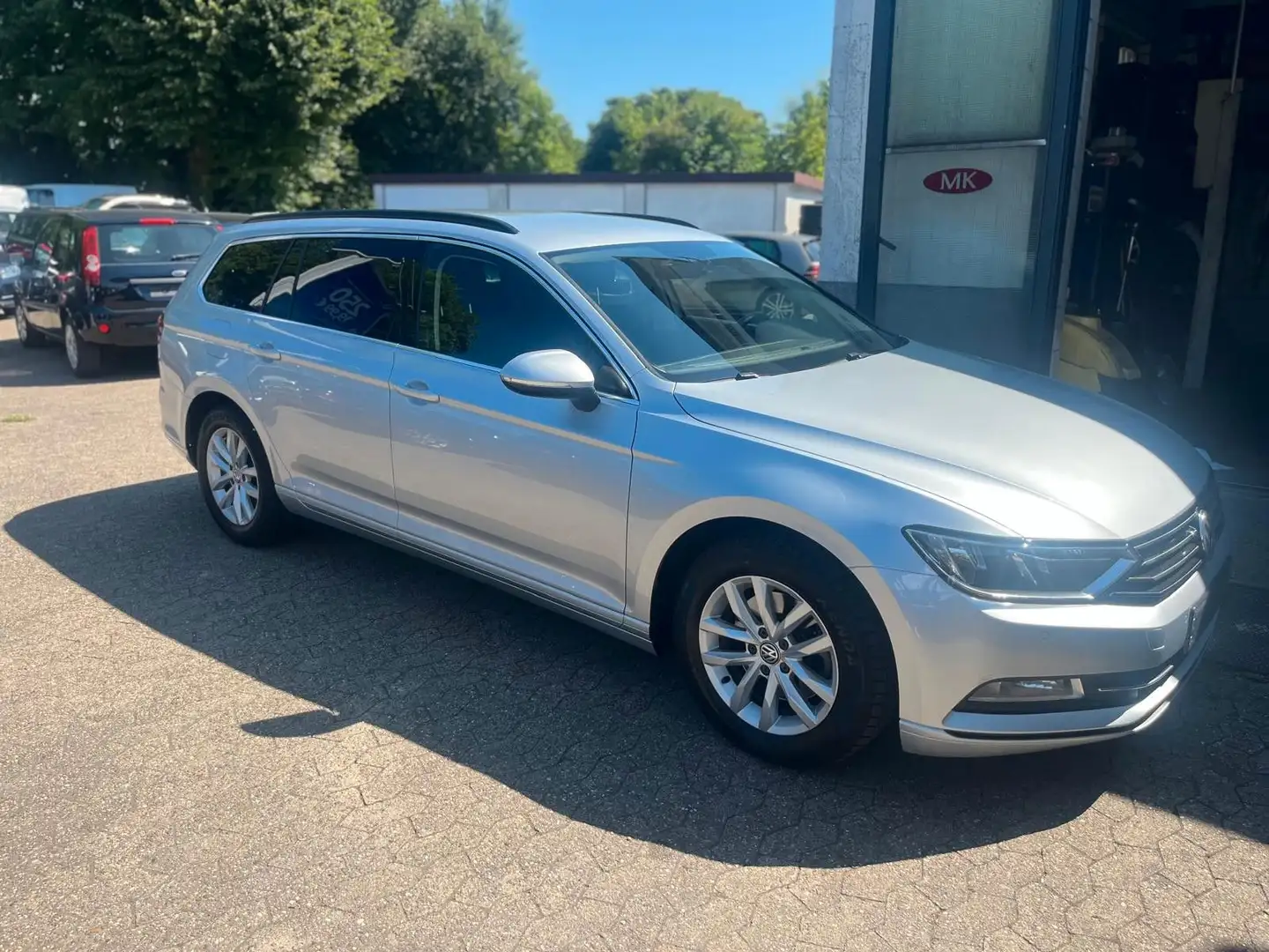 Volkswagen Passat Variant 1.6 TDI Comfortline BMT Silber - 1