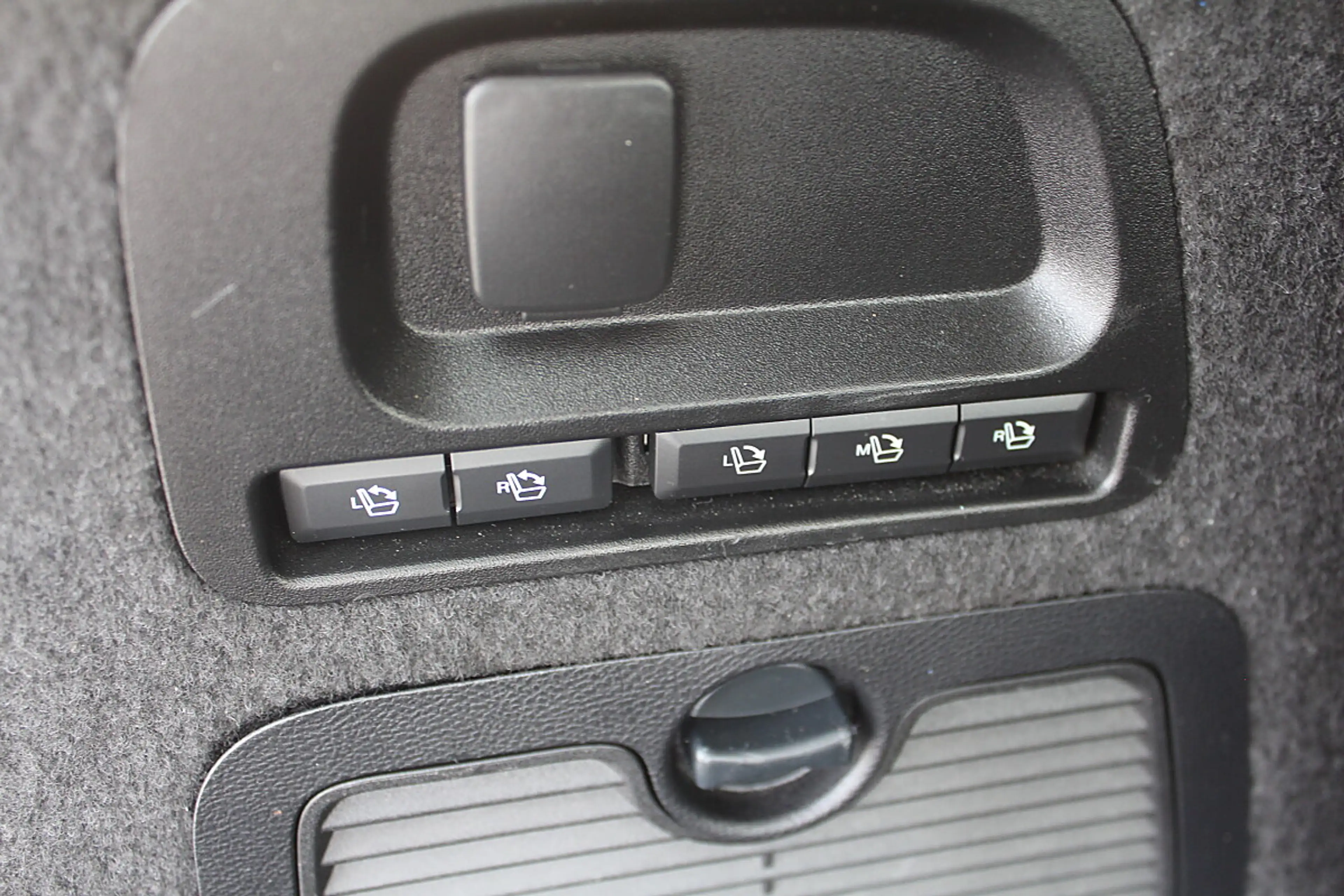 Ford Galaxy 2,0 EcoBlue Titanium LED 7-Sitz ACC KAMERA AHK ... — photo 13