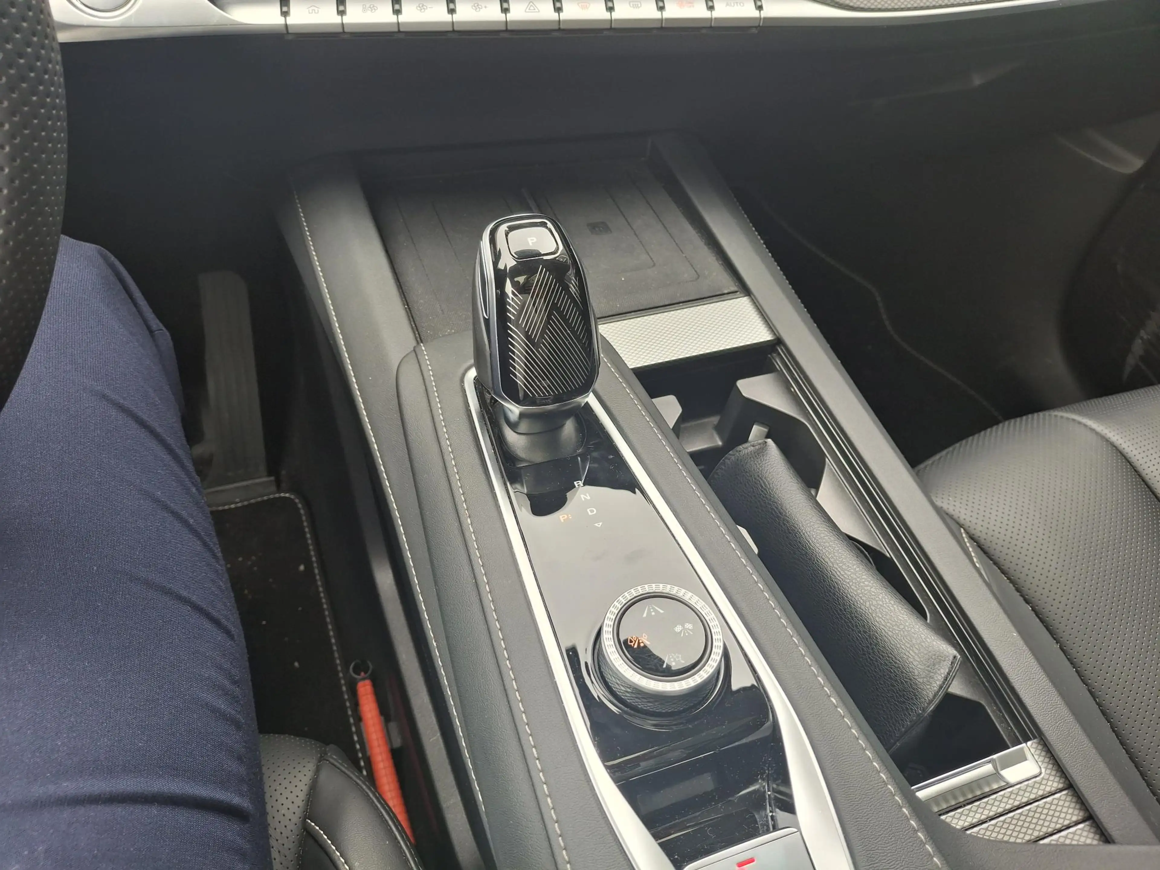 MG MGS9 1.5 Premium Plug-in Hybrid | Trekhaak | Panoramdak — photo 15