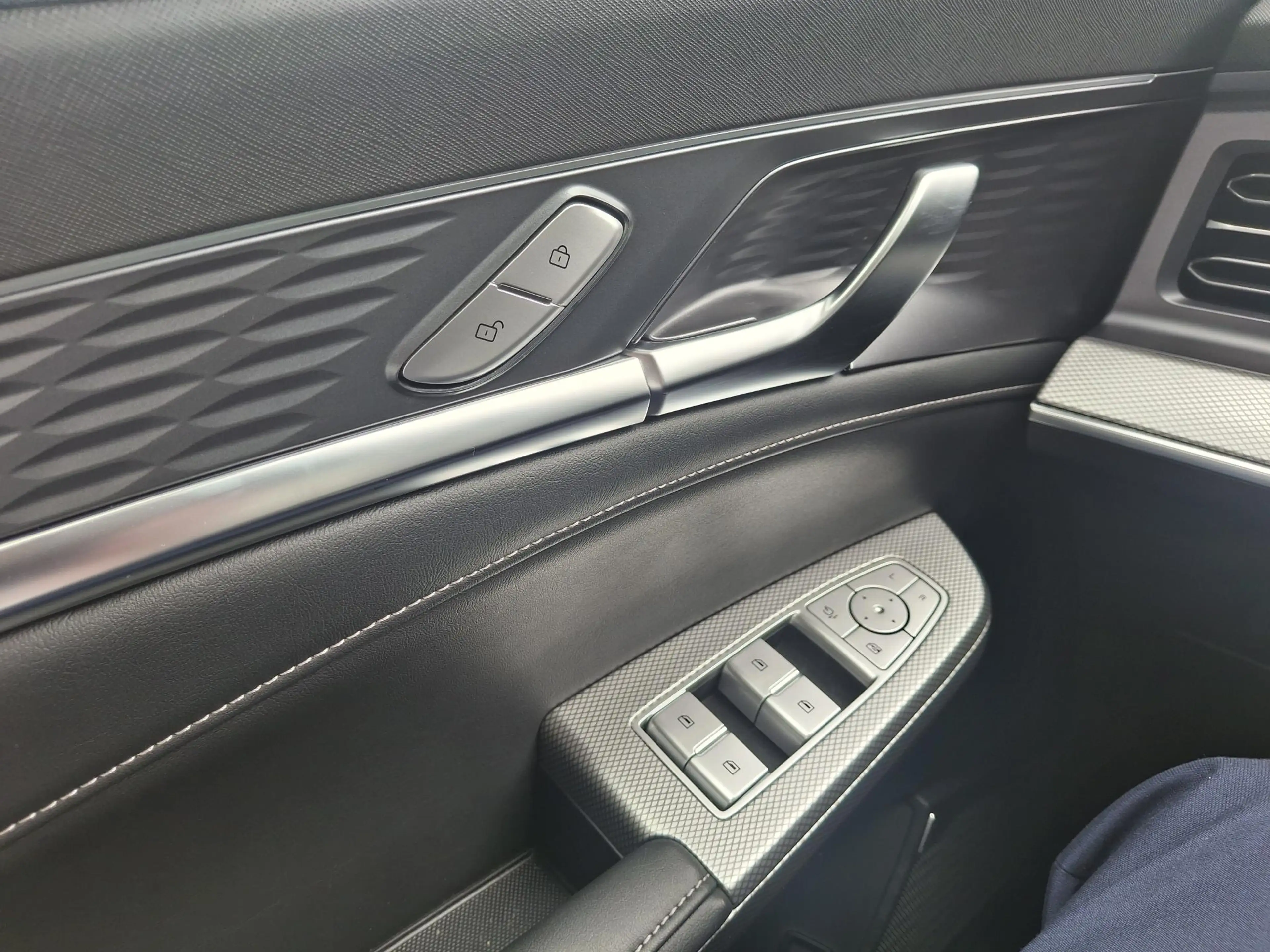 MG MGS9 1.5 Premium Plug-in Hybrid | Trekhaak | Panoramdak — photo 13