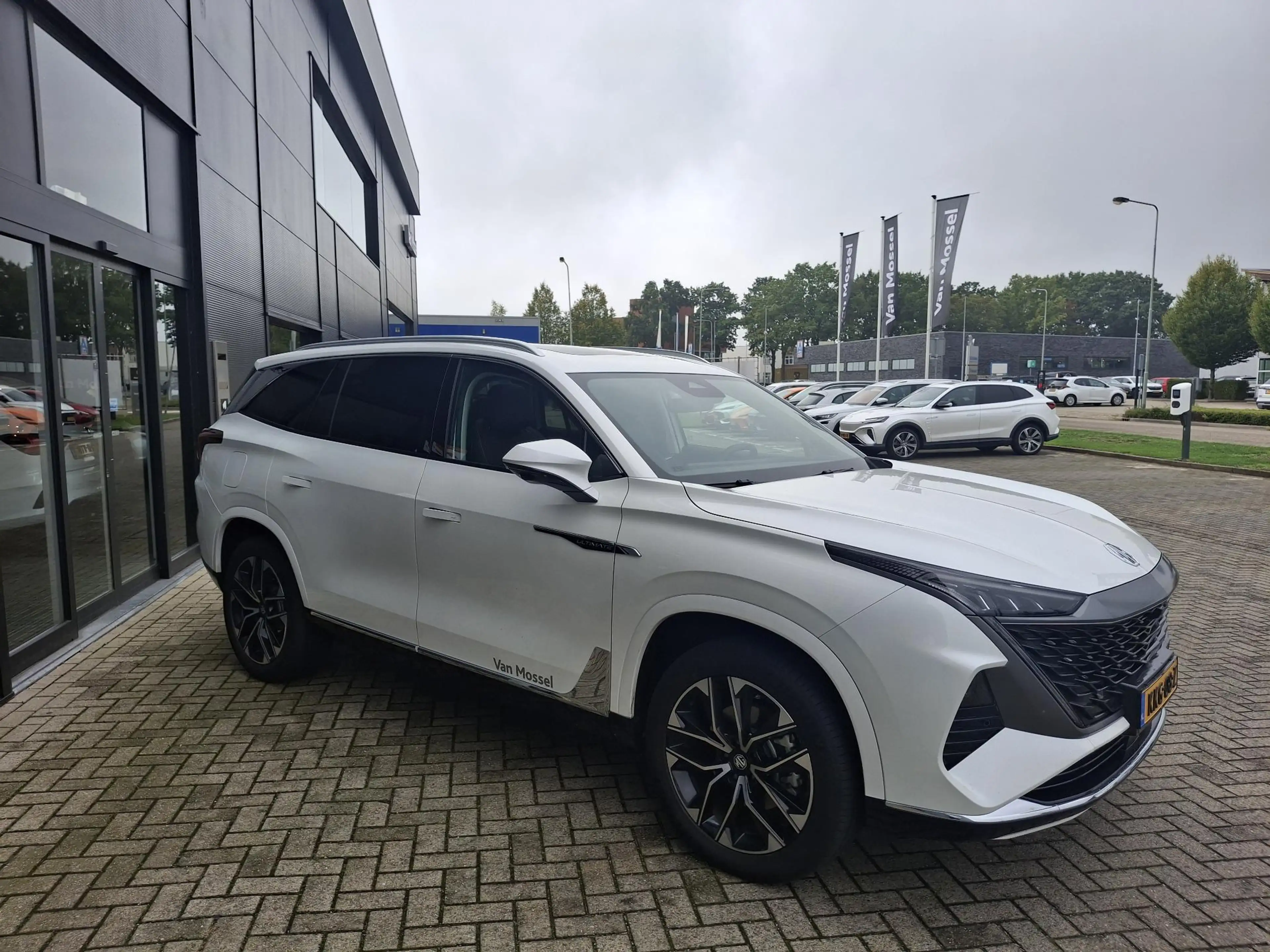 MG MGS9 1.5 Premium Plug-in Hybrid | Trekhaak | Panoramdak — photo 6