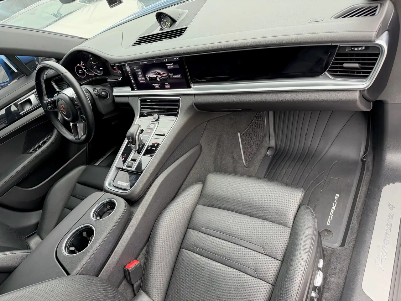 Porsche Panamera снимка Porsche Panamera