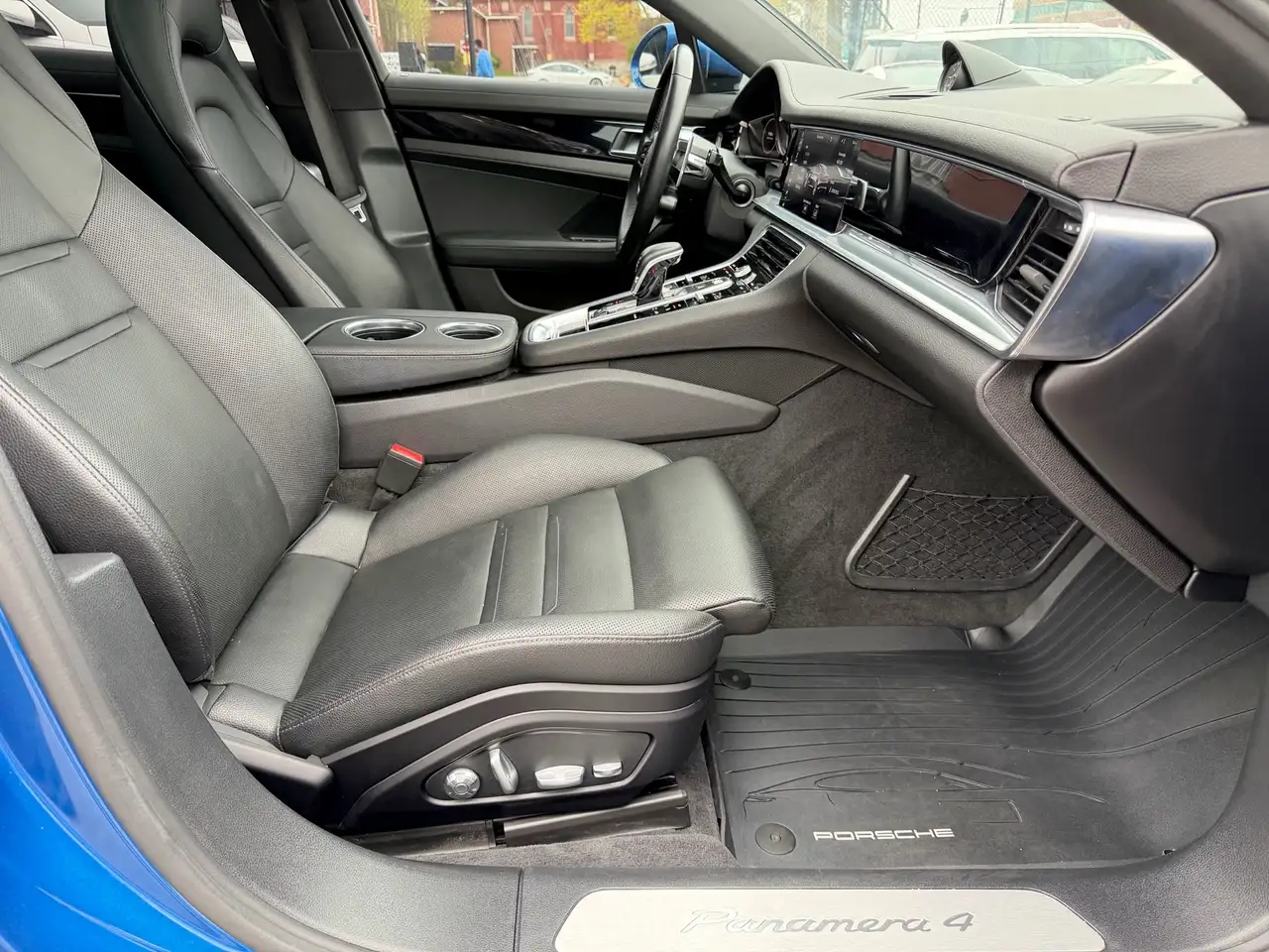 Porsche Panamera снимка Porsche Panamera