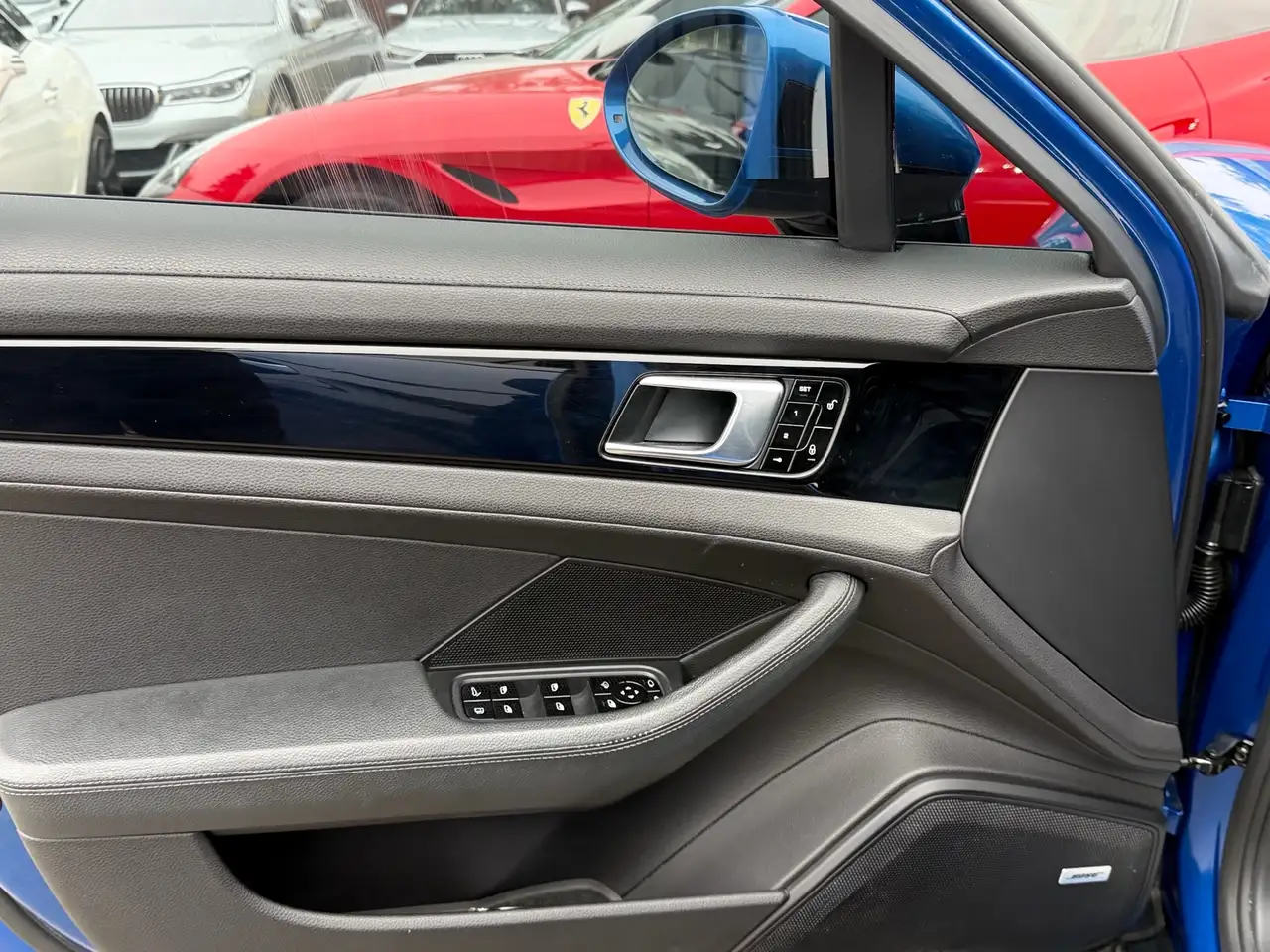 Porsche Panamera снимка Porsche Panamera