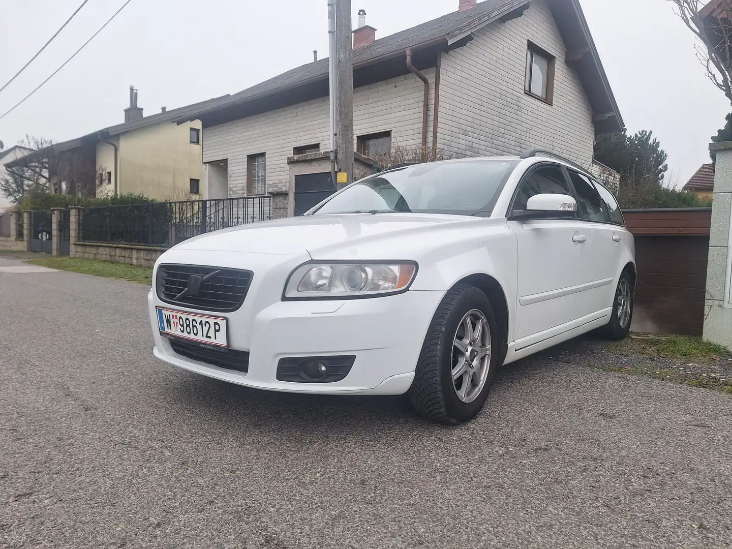 Volvo V50 V50 1,6 D Momentum Momentum Weiß - 1