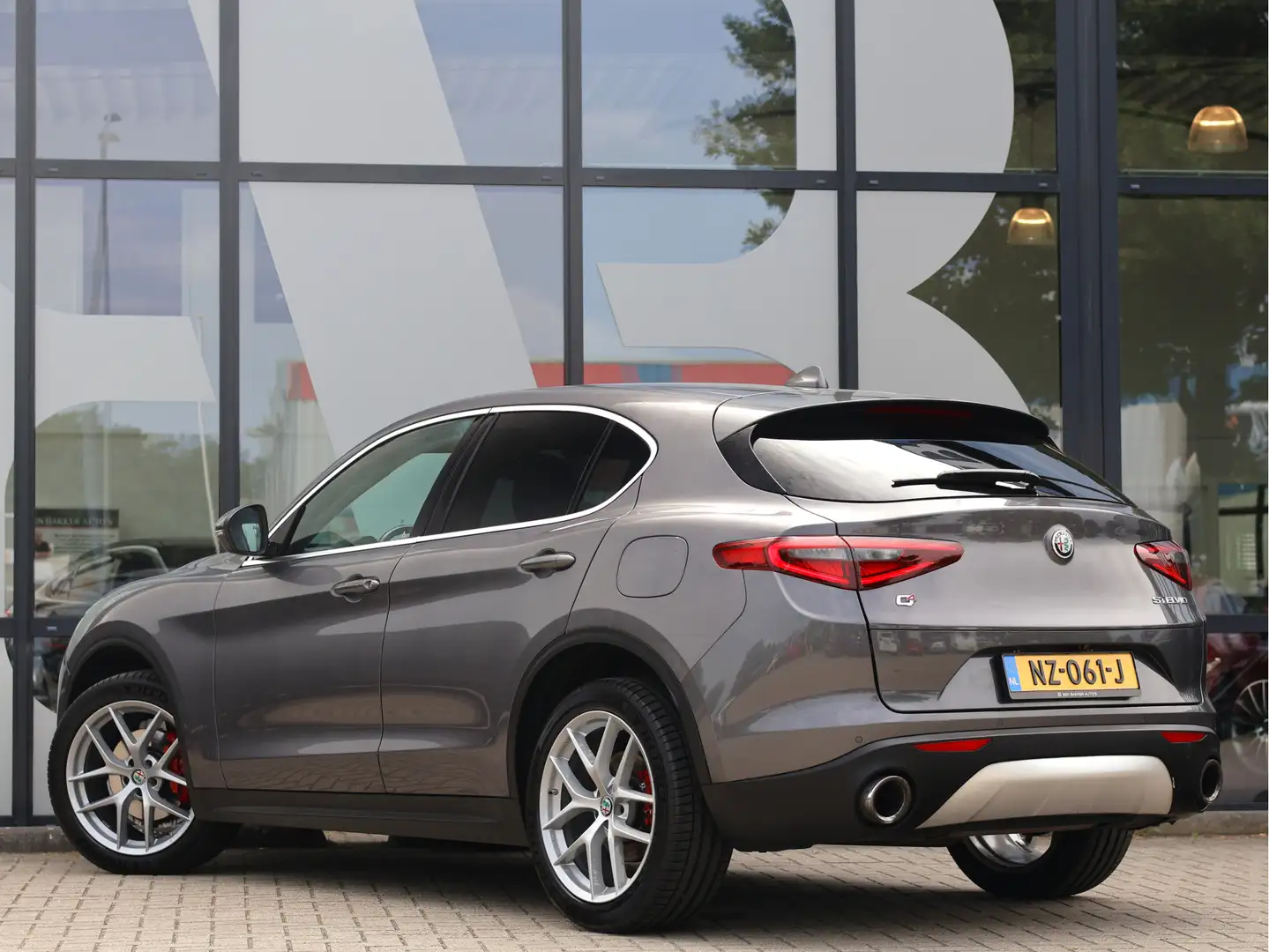 Alfa Romeo Stelvio 2.0 T AWD First Edition Q4 | Leder | Navi | Cam | Gris - 2