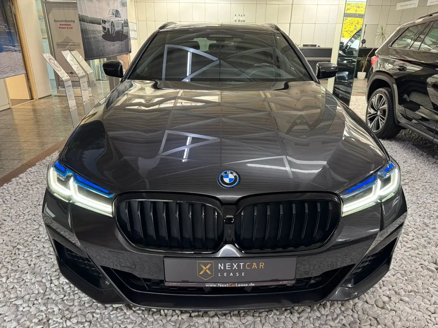 BMW 530 e xDrive MSport Touring H/K Sitzb Pano AHK Grau - 2