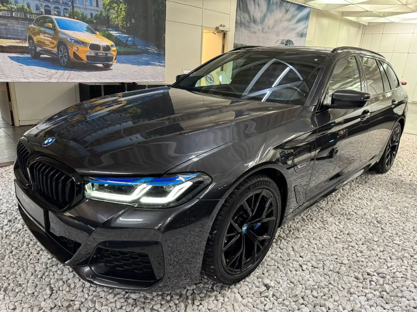 BMW 530 e xDrive MSport Touring H/K Sitzb Pano AHK Grau - 1
